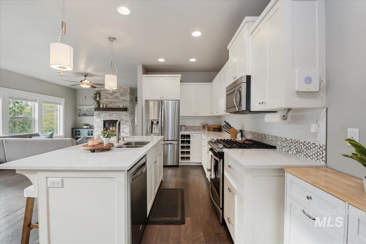 5739 W Hidden Springs Dr., Boise, Idaho 83714, 4 Bedrooms, 3.5 Bathrooms, Residential For Sale, Price $699,000,MLS 98982913