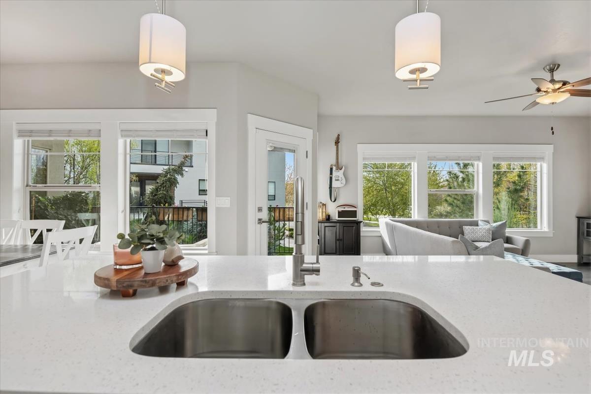 5739 W Hidden Springs Dr., Boise, Idaho 83714, 4 Bedrooms, 3.5 Bathrooms, Residential For Sale, Price $699,000,MLS 98982913