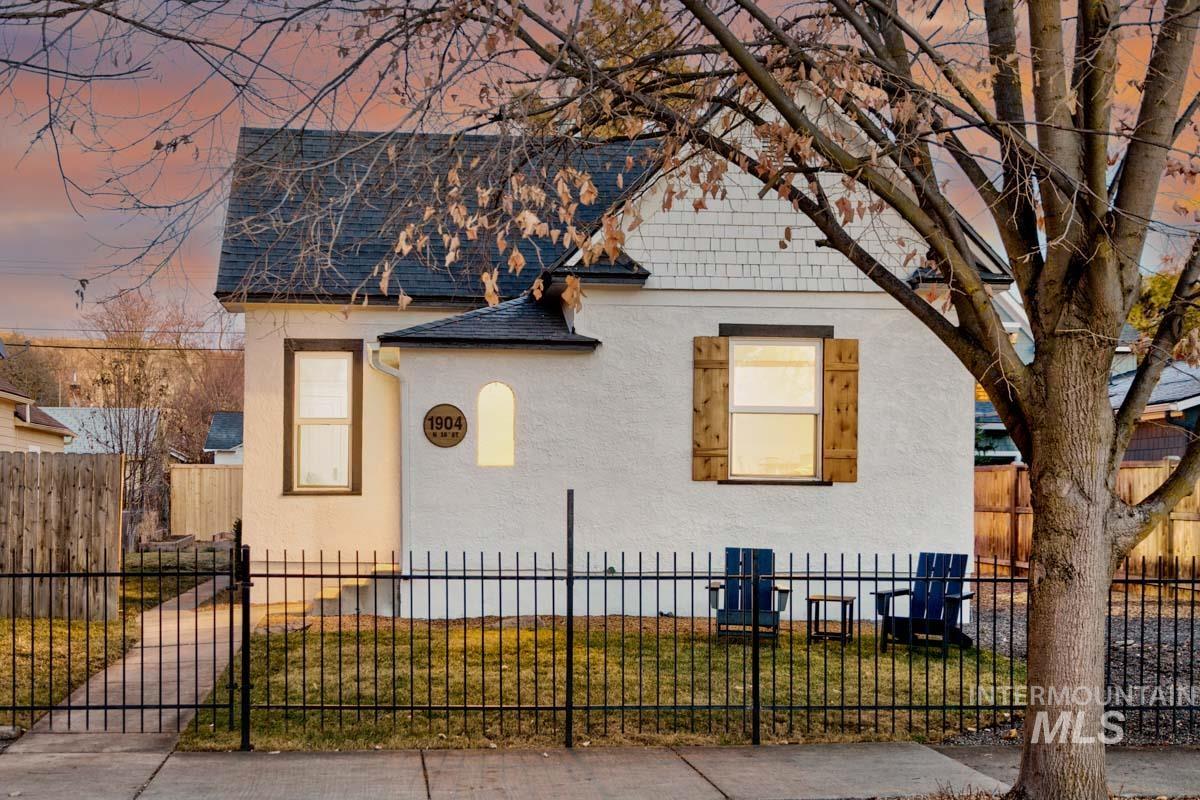 1904 N 16TH St., Boise, Idaho 83702, 2 Bedrooms, 1 Bathroom, Residential For Sale, Price $649,900,MLS 98982917