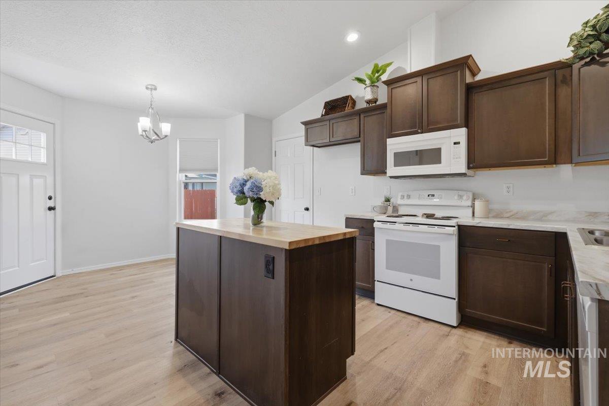 76 S Chase St, Nampa, Idaho 83687, 3 Bedrooms, 2 Bathrooms, Residential For Sale, Price $350,000, 98982922