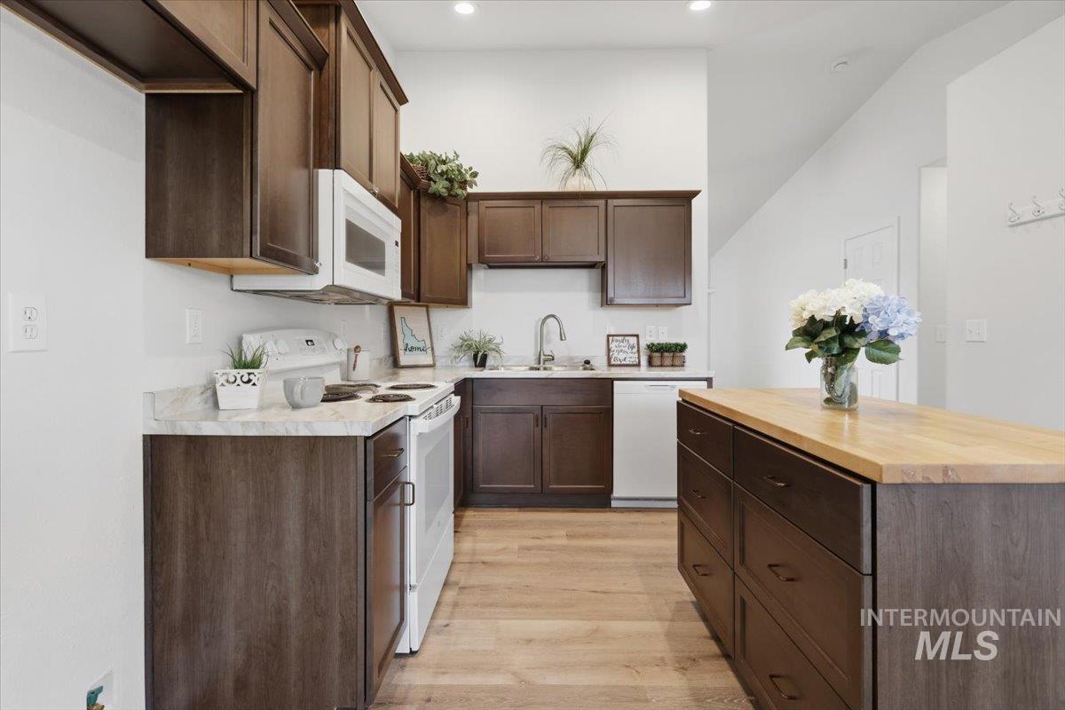 76 S Chase St, Nampa, Idaho 83687, 3 Bedrooms, 2 Bathrooms, Residential For Sale, Price $350,000, 98982922