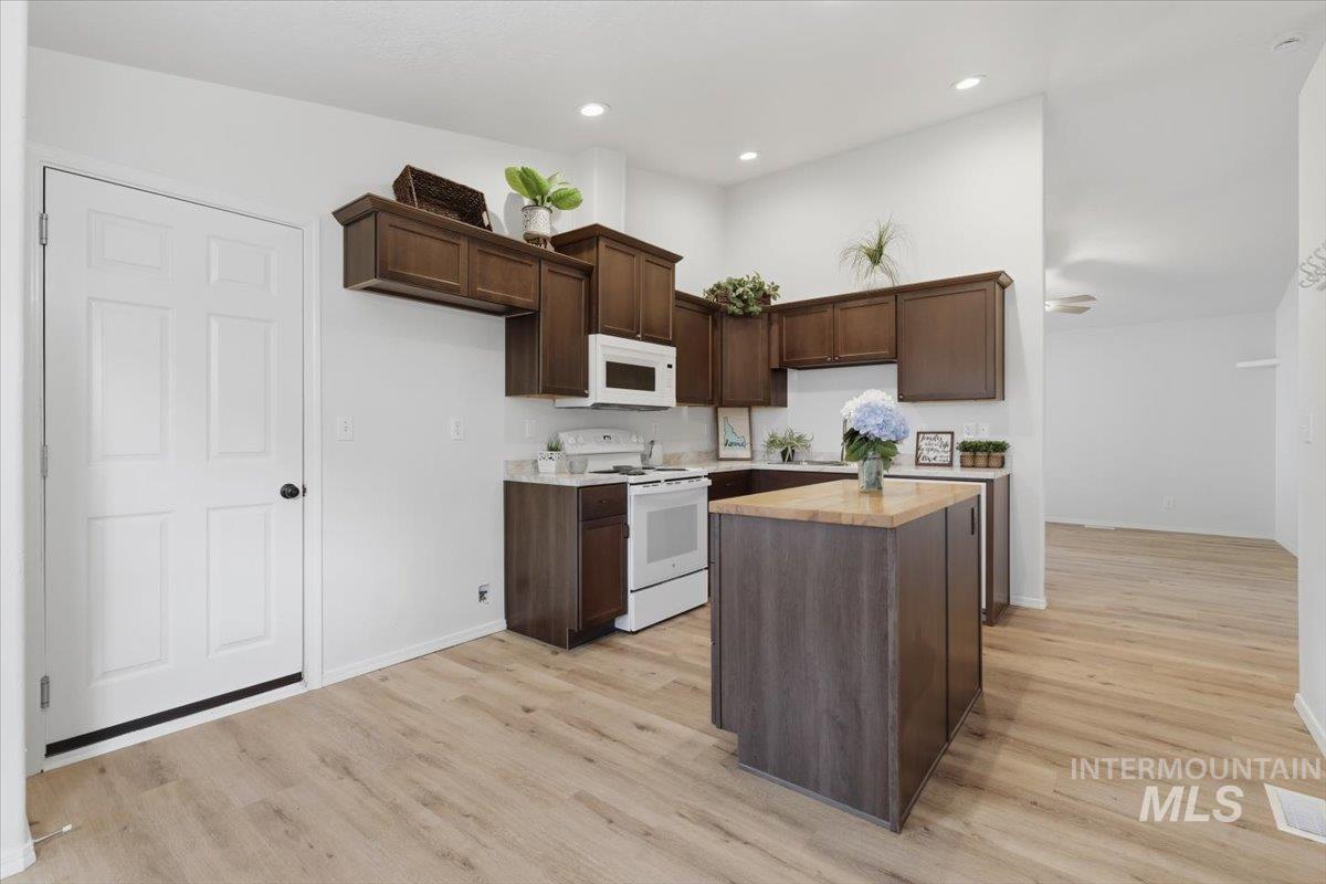 76 S Chase St, Nampa, Idaho 83687, 3 Bedrooms, 2 Bathrooms, Residential For Sale, Price $350,000, 98982922