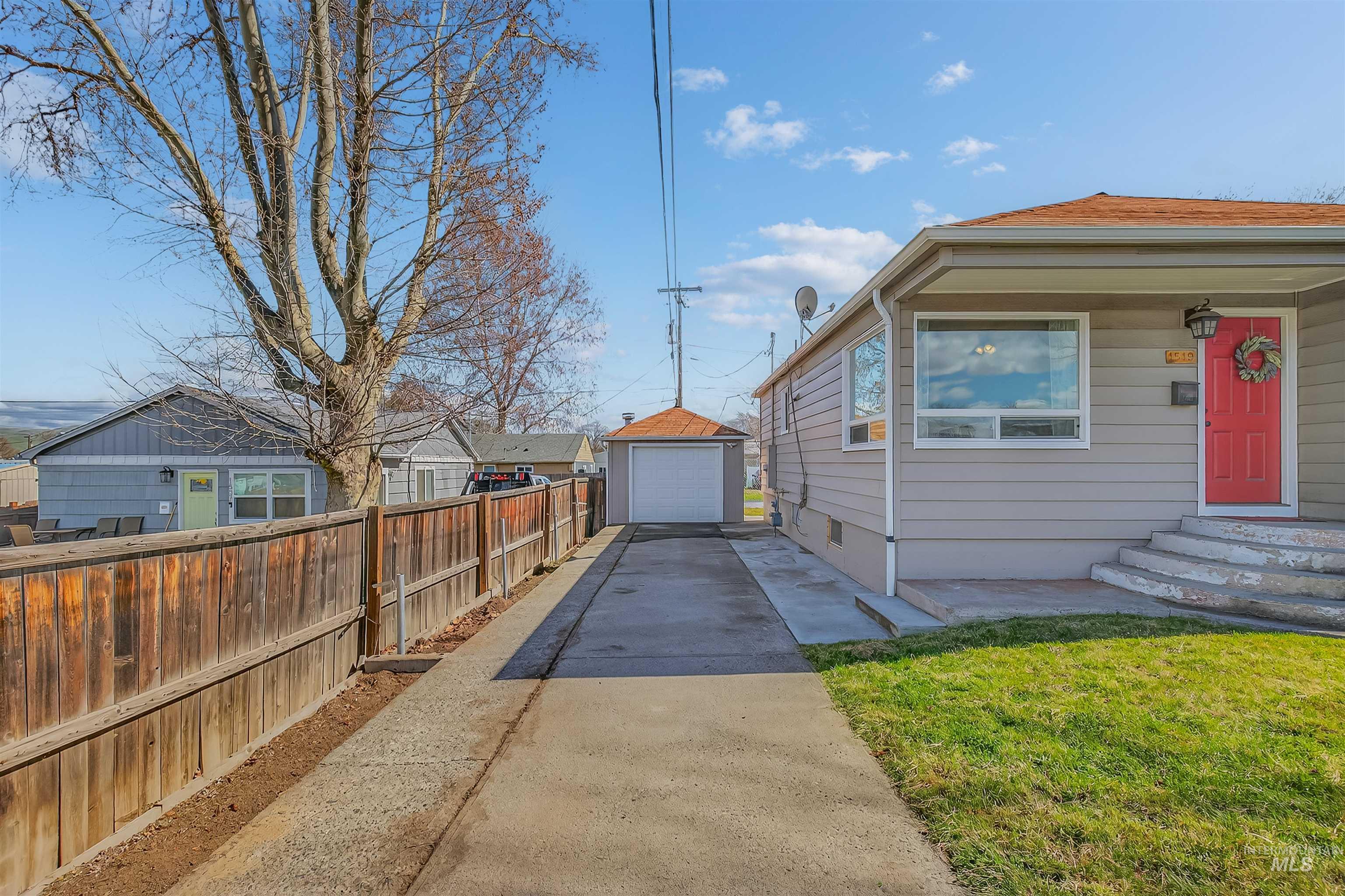 1519 17th St, Lewiston, Idaho 83501, 4 Bedrooms, 2 Bathrooms, Residential For Sale, Price $349,000, 98982923