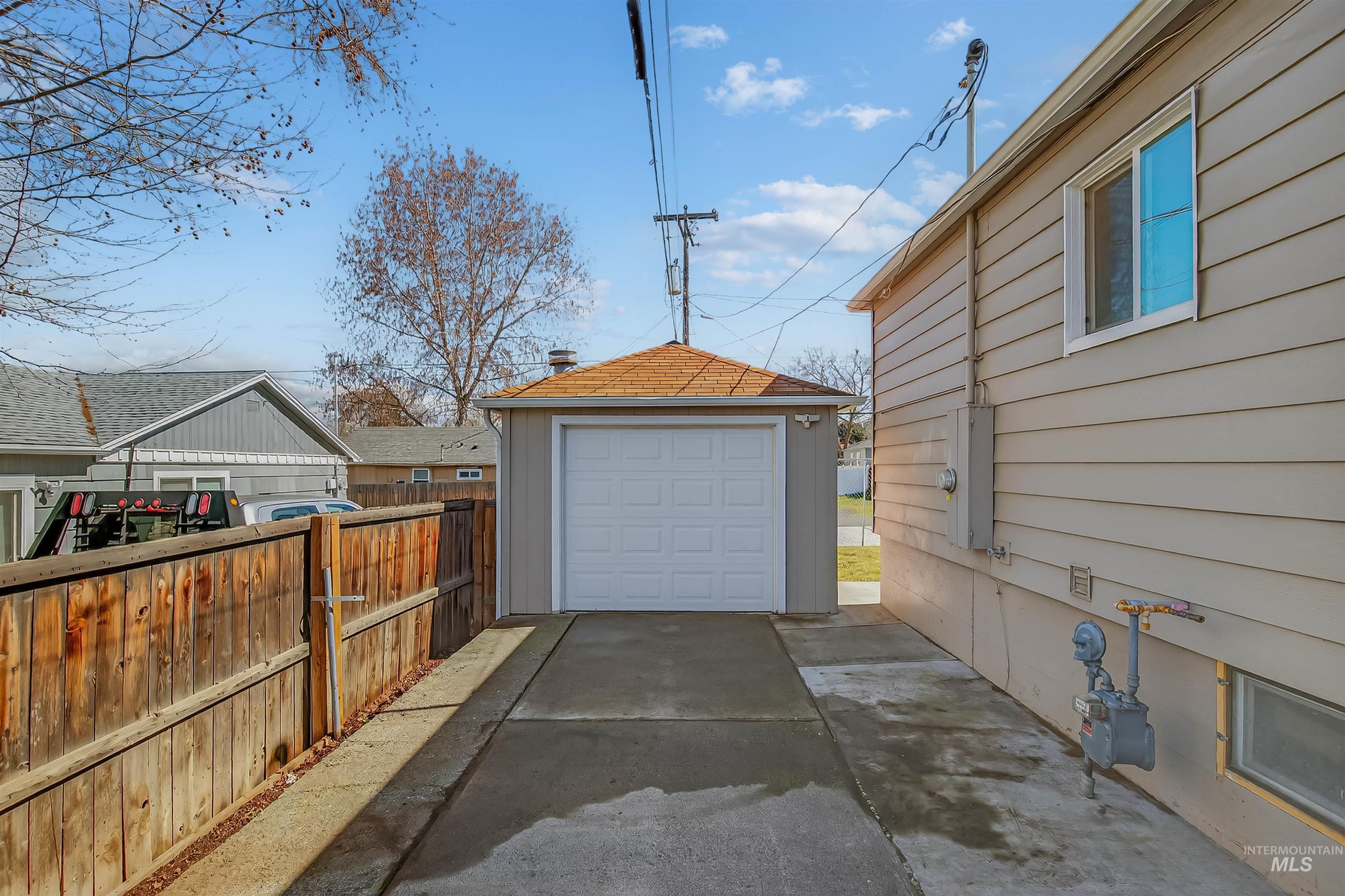 1519 17th St, Lewiston, Idaho 83501, 4 Bedrooms, 2 Bathrooms, Residential For Sale, Price $349,000, 98982923