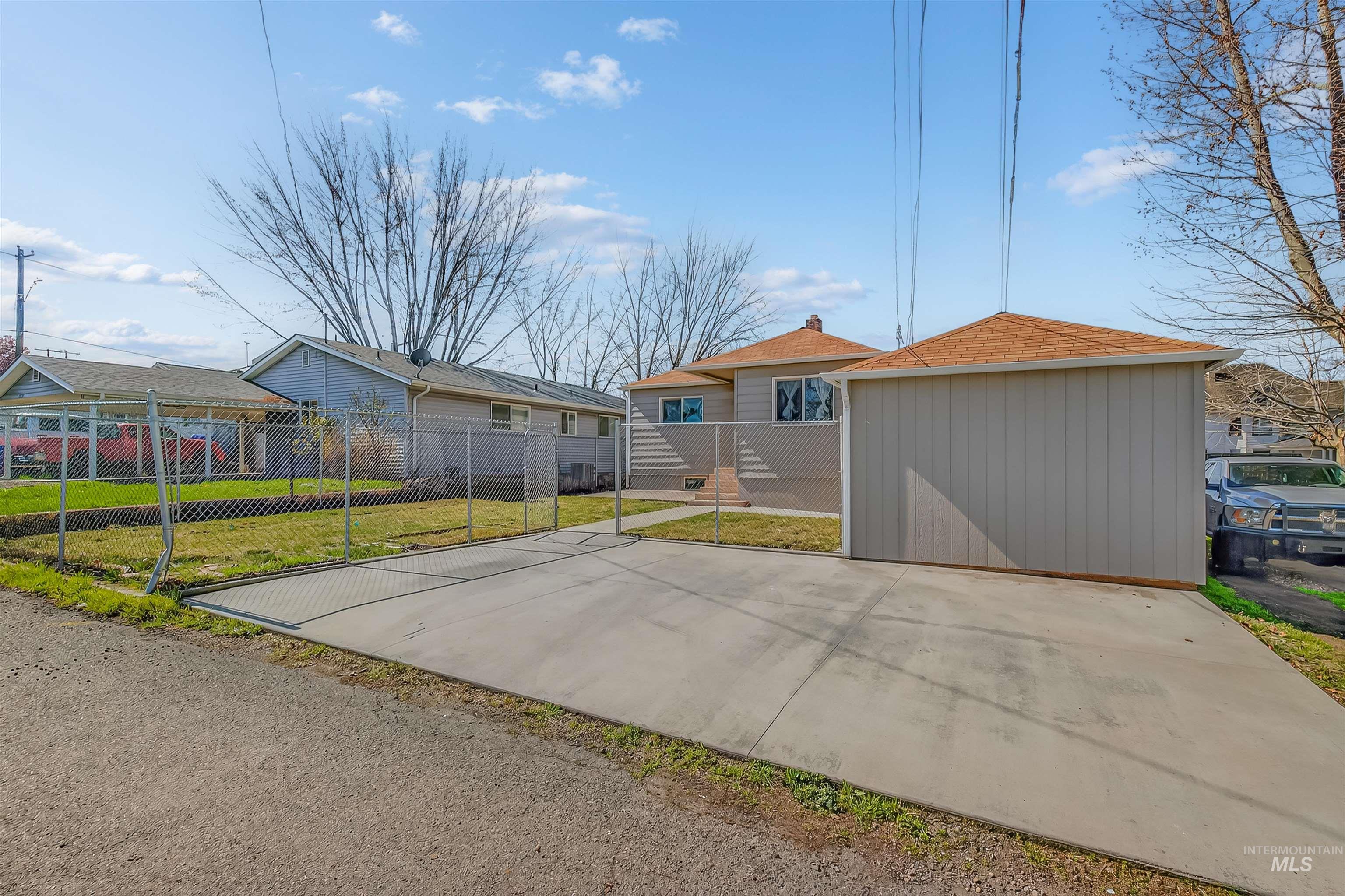 1519 17th St, Lewiston, Idaho 83501, 4 Bedrooms, 2 Bathrooms, Residential For Sale, Price $349,000, 98982923