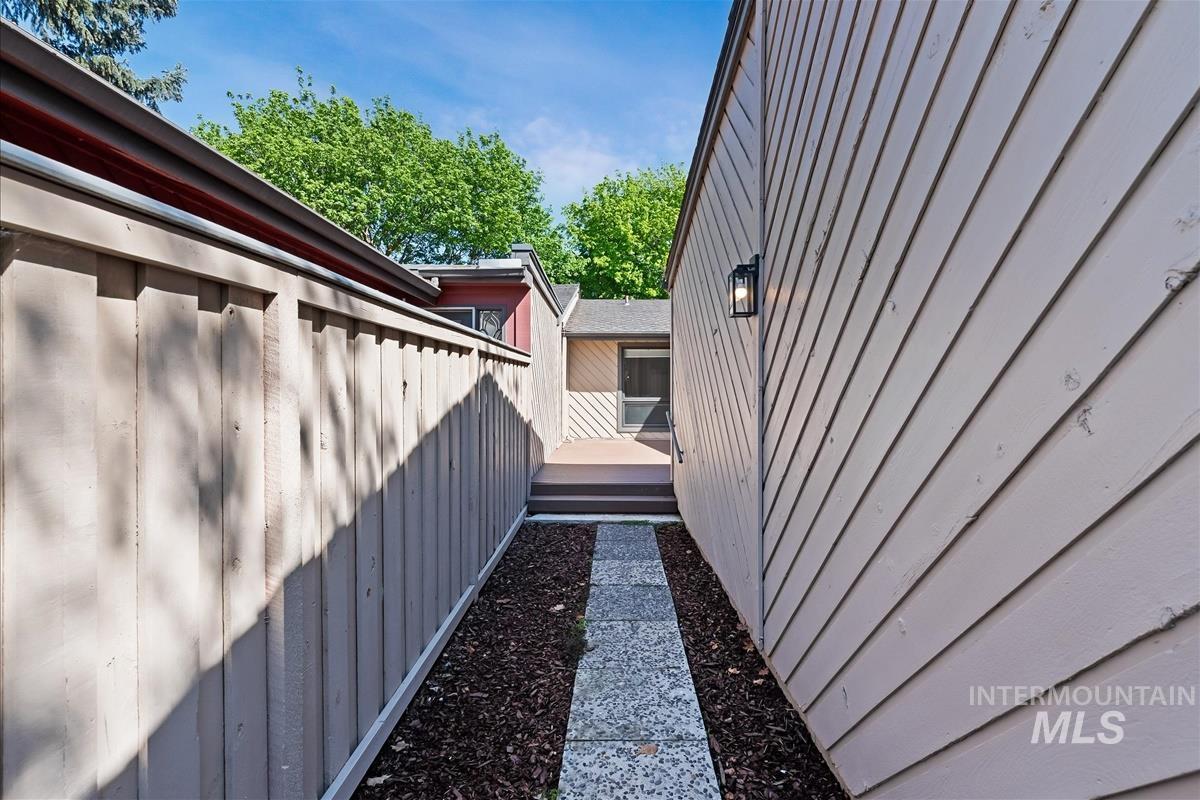 968 N Camelot Dr, Boise, Idaho 83704, 3 Bedrooms, 2 Bathrooms, Residential For Sale, Price $381,000, 98982929