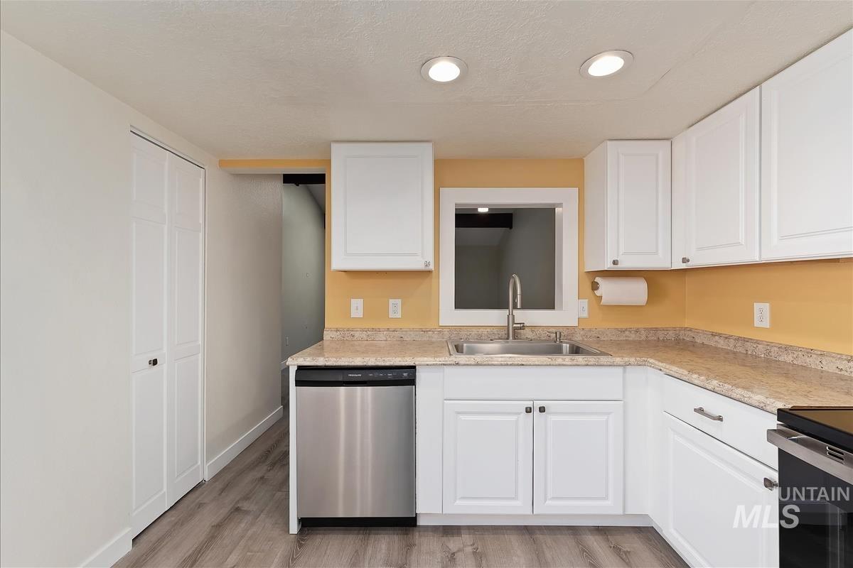 968 N Camelot Dr, Boise, Idaho 83704, 3 Bedrooms, 2 Bathrooms, Residential For Sale, Price $381,000, 98982929