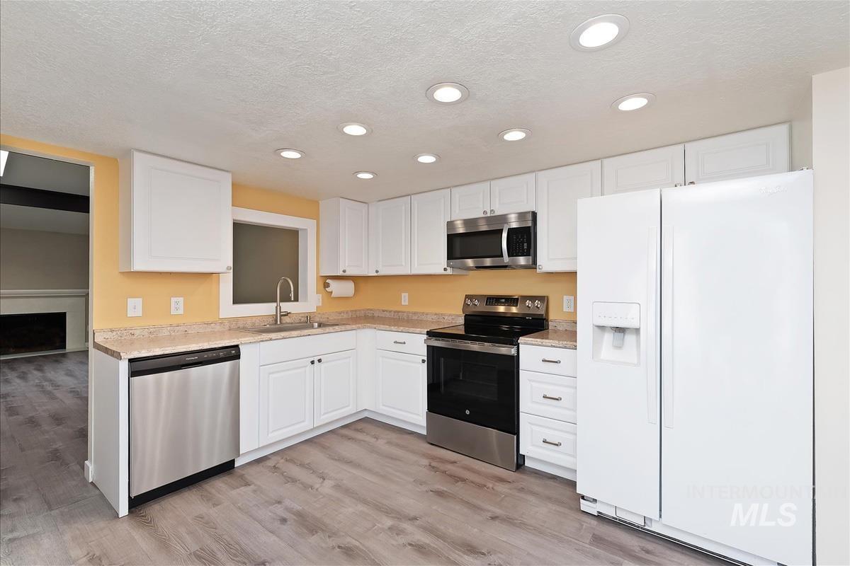 968 N Camelot Dr, Boise, Idaho 83704, 3 Bedrooms, 2 Bathrooms, Residential For Sale, Price $381,000, 98982929