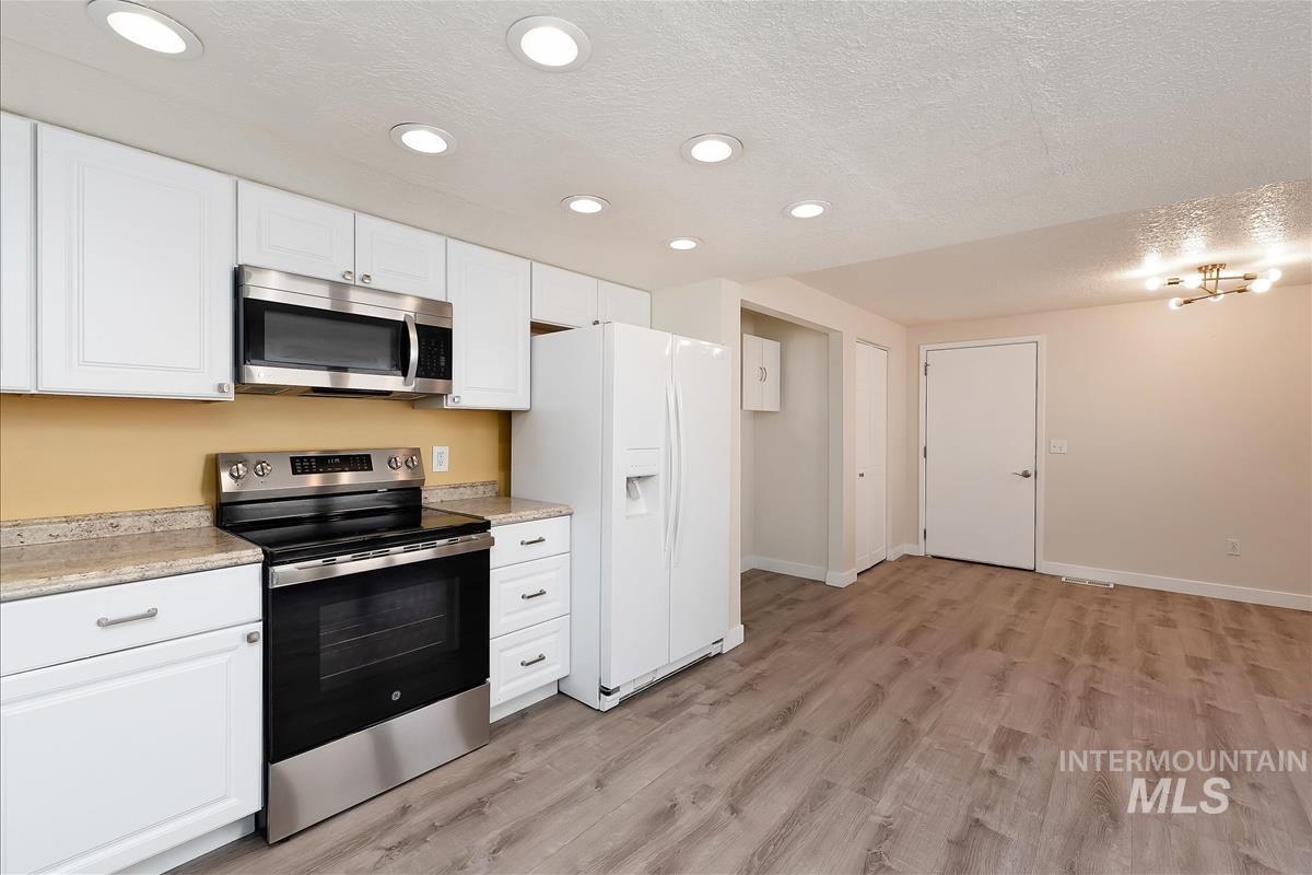 968 N Camelot Dr, Boise, Idaho 83704, 3 Bedrooms, 2 Bathrooms, Residential For Sale, Price $381,000, 98982929