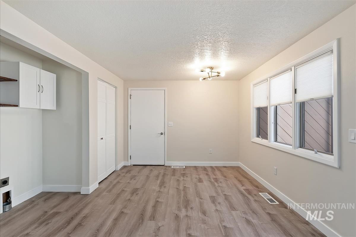 968 N Camelot Dr, Boise, Idaho 83704, 3 Bedrooms, 2 Bathrooms, Residential For Sale, Price $381,000, 98982929