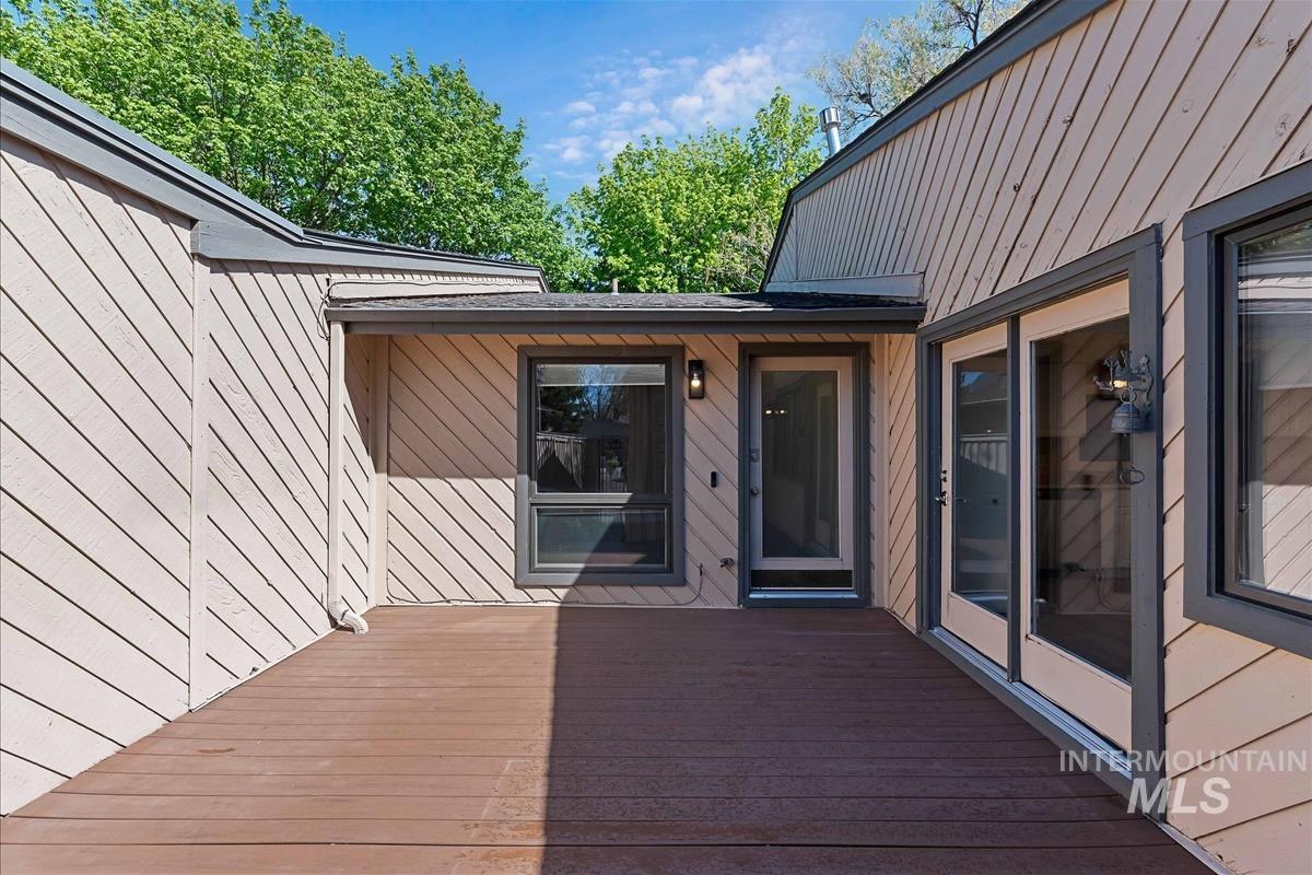 968 N Camelot Dr, Boise, Idaho 83704, 3 Bedrooms, 2 Bathrooms, Residential For Sale, Price $381,000, 98982929