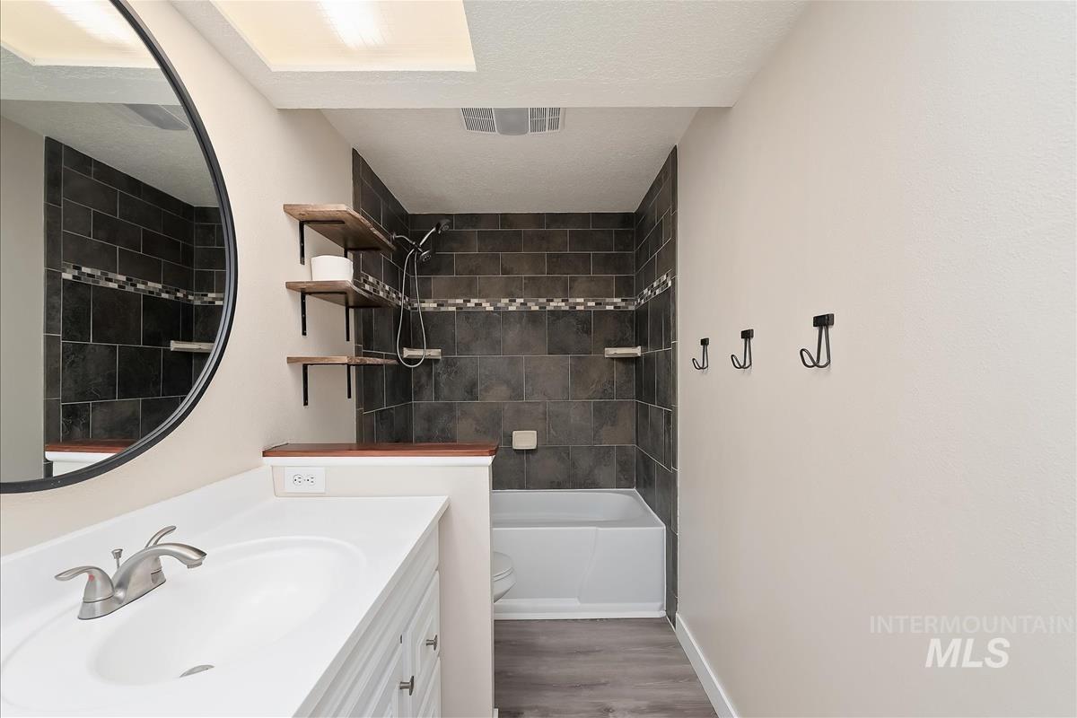 968 N Camelot Dr, Boise, Idaho 83704, 3 Bedrooms, 2 Bathrooms, Residential For Sale, Price $381,000, 98982929