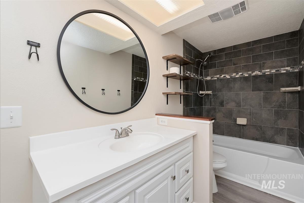 968 N Camelot Dr, Boise, Idaho 83704, 3 Bedrooms, 2 Bathrooms, Residential For Sale, Price $381,000, 98982929