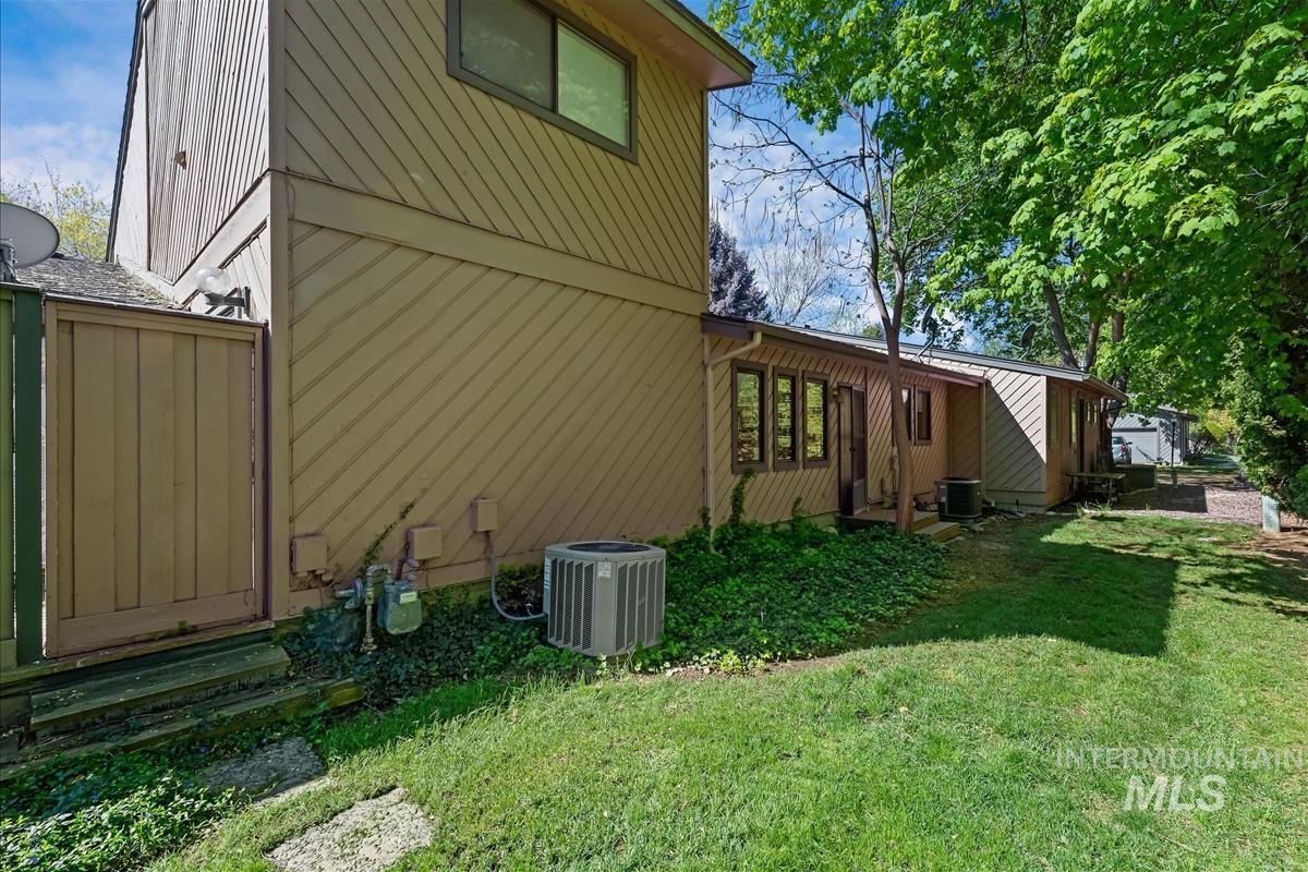 968 N Camelot Dr, Boise, Idaho 83704, 3 Bedrooms, 2 Bathrooms, Residential For Sale, Price $381,000, 98982929