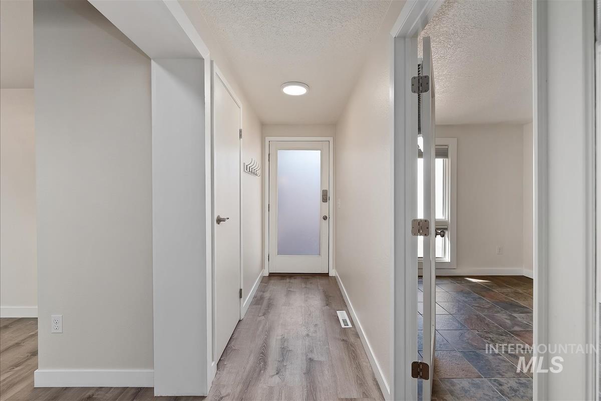 968 N Camelot Dr, Boise, Idaho 83704, 3 Bedrooms, 2 Bathrooms, Residential For Sale, Price $381,000, 98982929