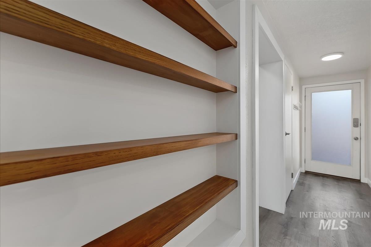 968 N Camelot Dr, Boise, Idaho 83704, 3 Bedrooms, 2 Bathrooms, Residential For Sale, Price $381,000, 98982929