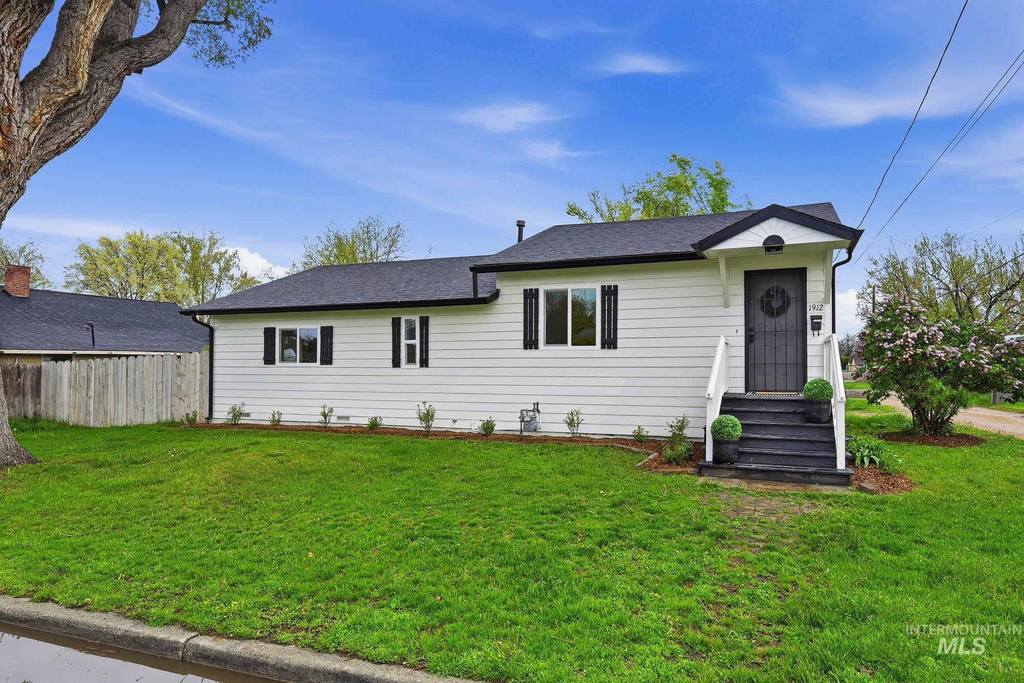 1912 5th St South, Nampa, Idaho 83651, 3 Bedrooms, 2 Bathrooms, Residential For Sale, Price $315,000,MLS 98982930