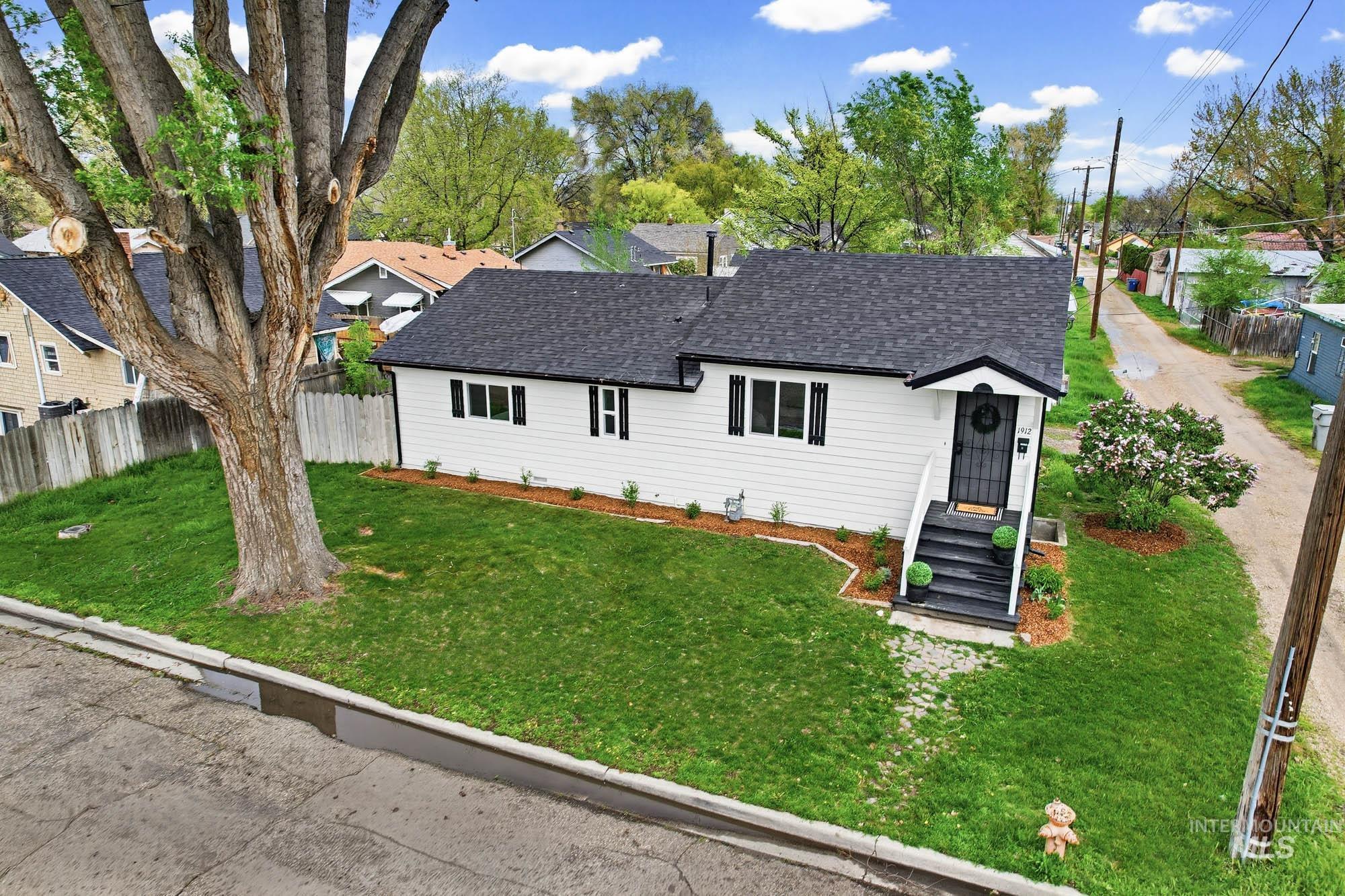 1912 5th St South, Nampa, Idaho 83651, 3 Bedrooms, 2 Bathrooms, Residential For Sale, Price $315,000,MLS 98982930