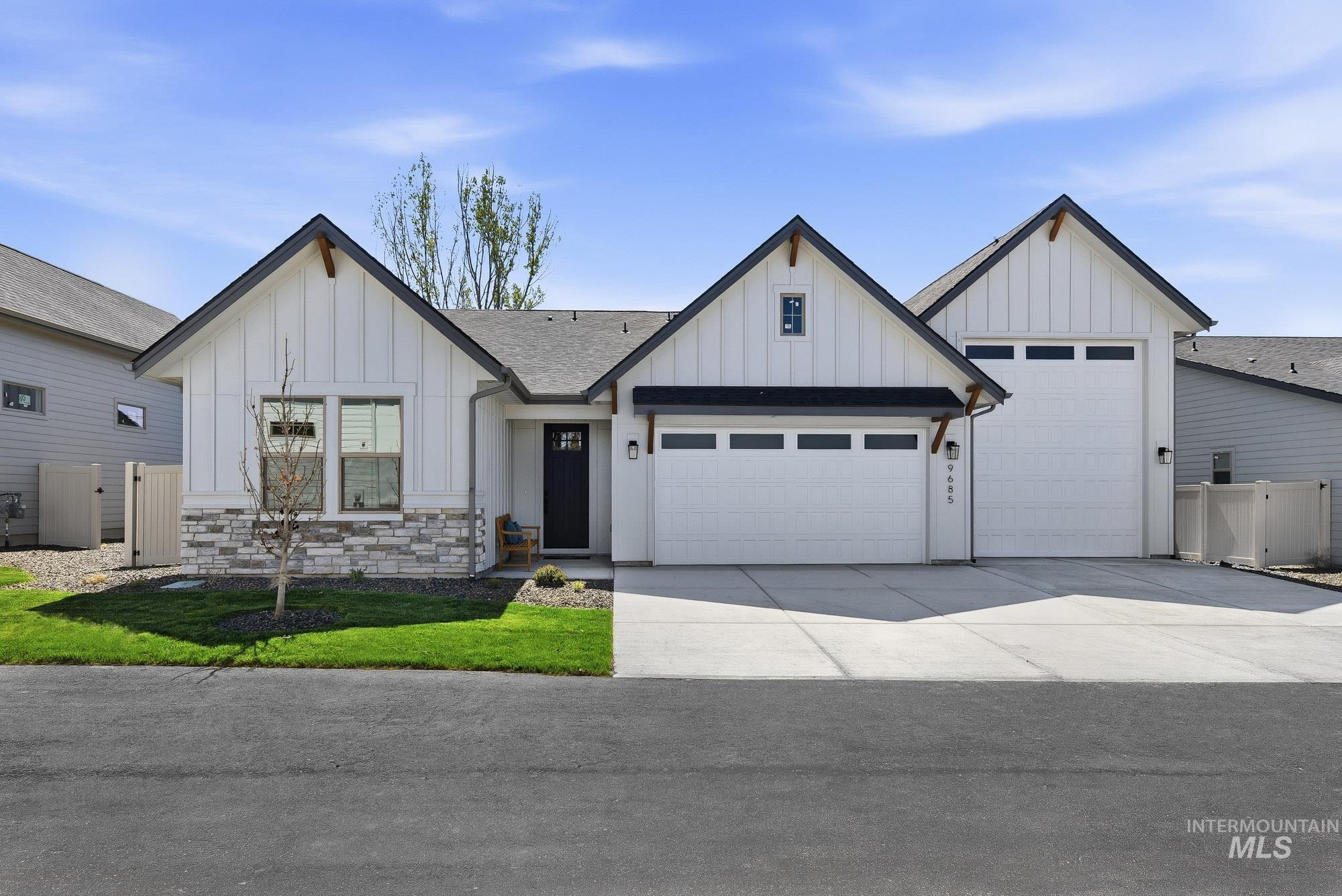 9685 W Snow Wolf Ln, Star, Idaho 83669, 4 Bedrooms, 2.5 Bathrooms, Residential For Sale, Price $669,900,MLS 98982934