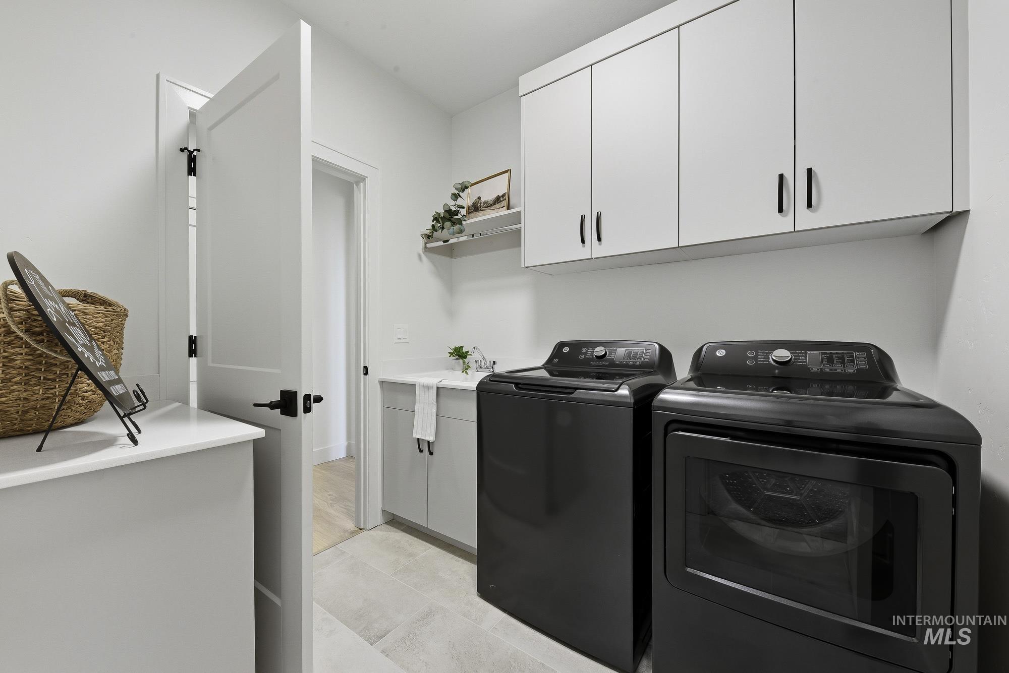 9685 W Snow Wolf Ln, Star, Idaho 83669, 4 Bedrooms, 2.5 Bathrooms, Residential For Sale, Price $669,900,MLS 98982934