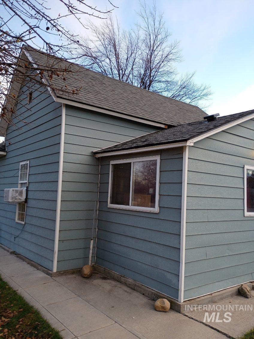 128 9th Ave N, Nampa, Idaho 83687, 2 Bedrooms, 1 Bathroom, Residential Income For Sale, Price $269,900, 98982939