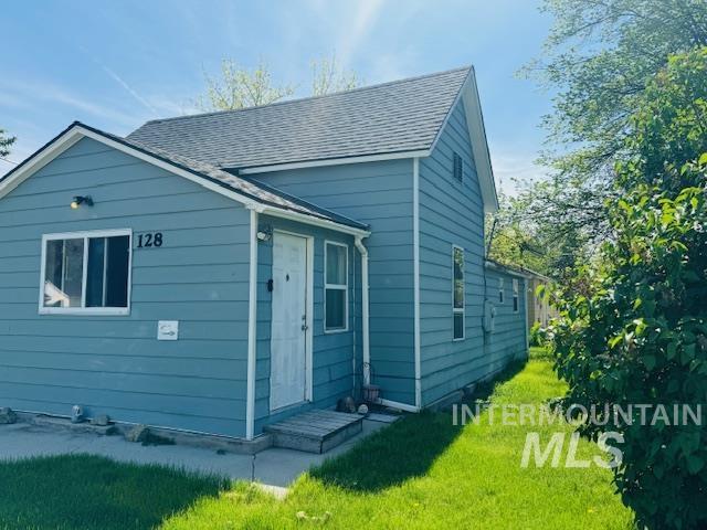 128 9th Ave N, Nampa, Idaho 83687, 2 Bedrooms, 1 Bathroom, Residential Income For Sale, Price $249,900,MLS 98982939