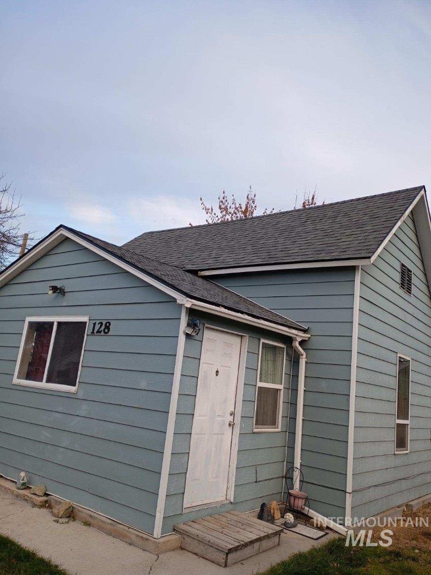 128 9th Ave N, Nampa, Idaho 83687, 2 Bedrooms, 1 Bathroom, Residential Income For Sale, Price $269,900, 98982939