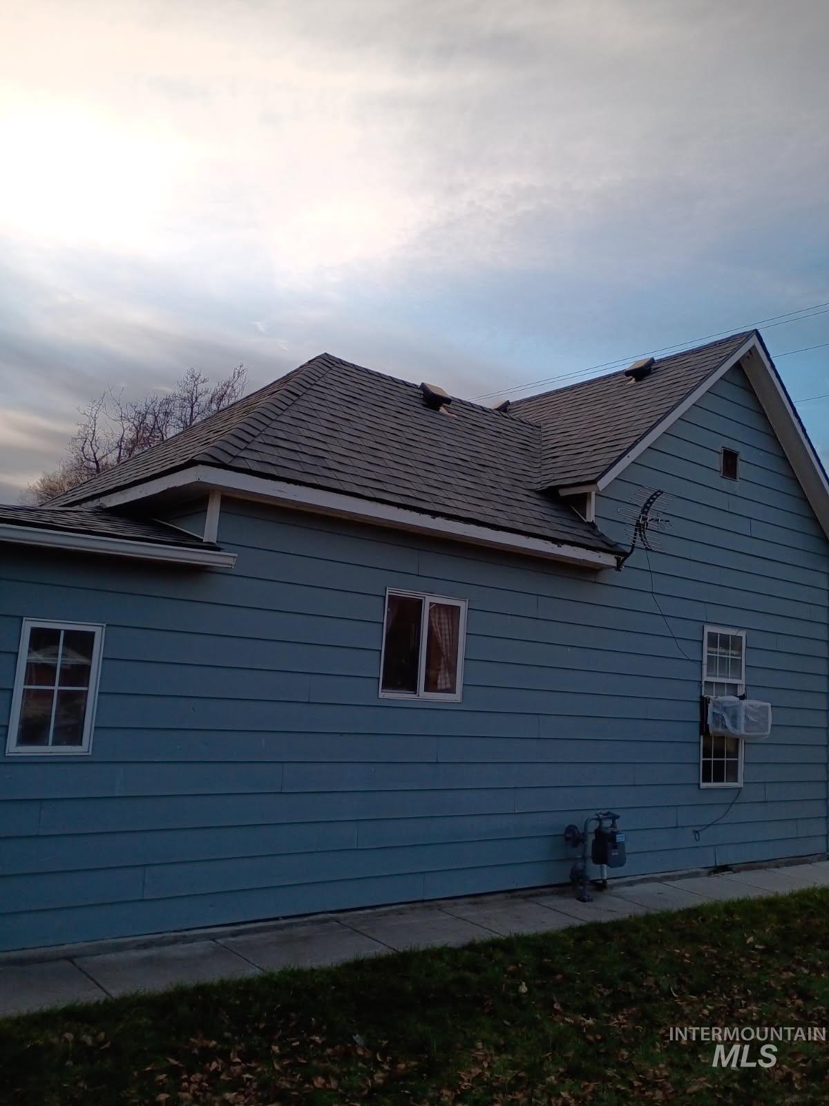 128 9th Ave N, Nampa, Idaho 83687, 2 Bedrooms, 1 Bathroom, Residential Income For Sale, Price $269,900,MLS 98982939