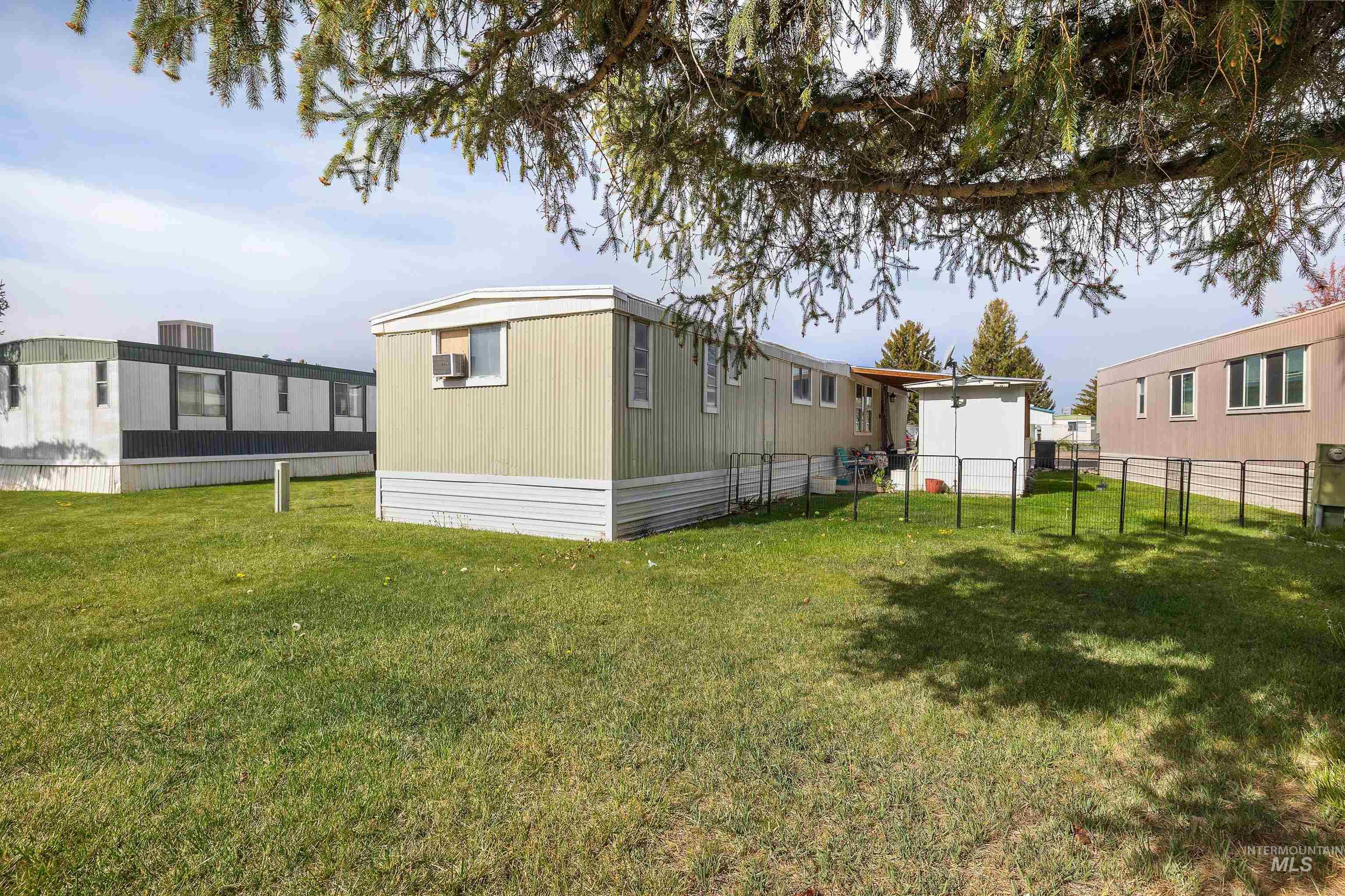 198 South Hills Rd #116, Twin Falls, Idaho 83301, 3 Bedrooms, 1 Bathroom, Residential For Sale, Price $70,000,MLS 98982943