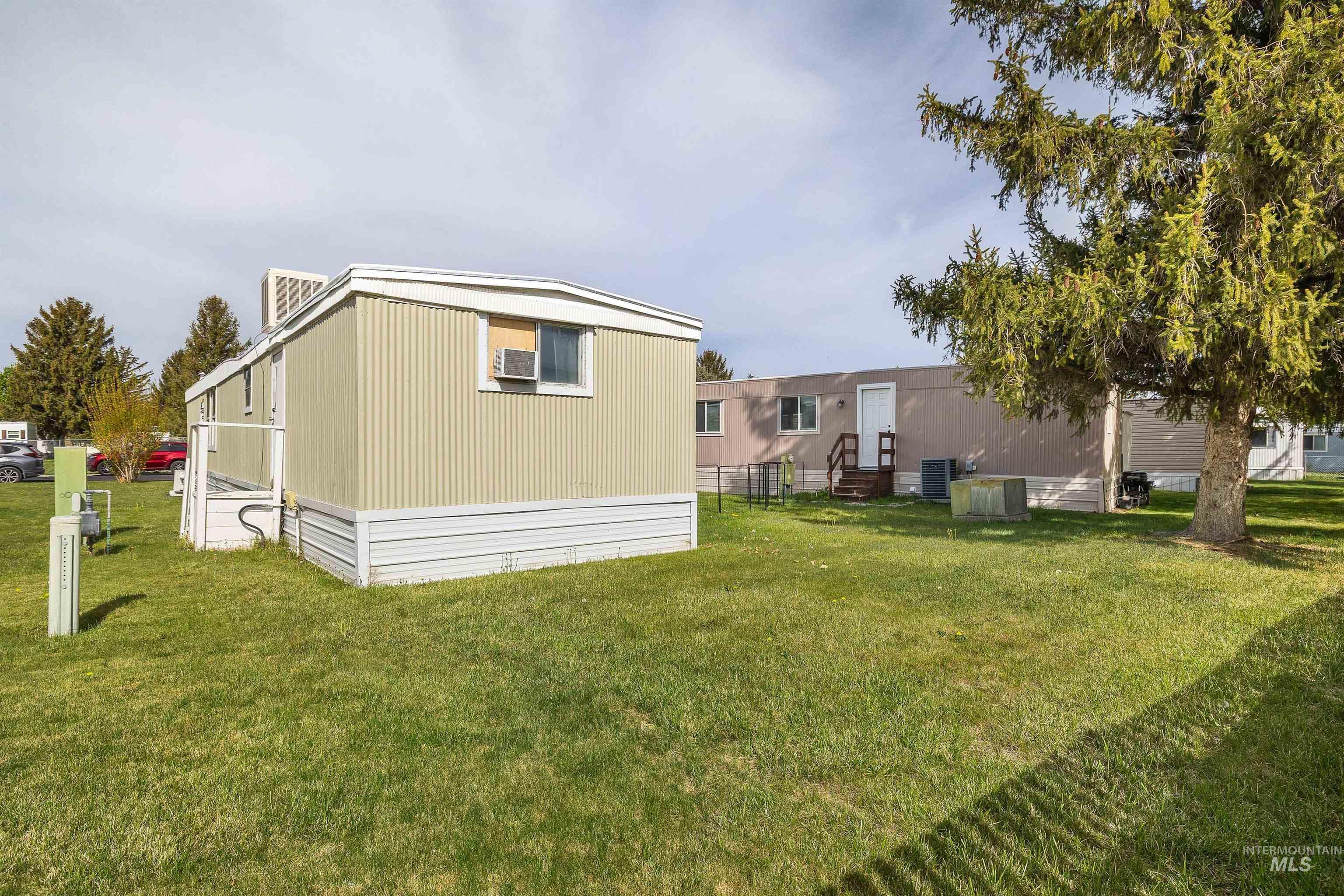 198 South Hills Rd #116, Twin Falls, Idaho 83301, 3 Bedrooms, 1 Bathroom, Residential For Sale, Price $70,000,MLS 98982943