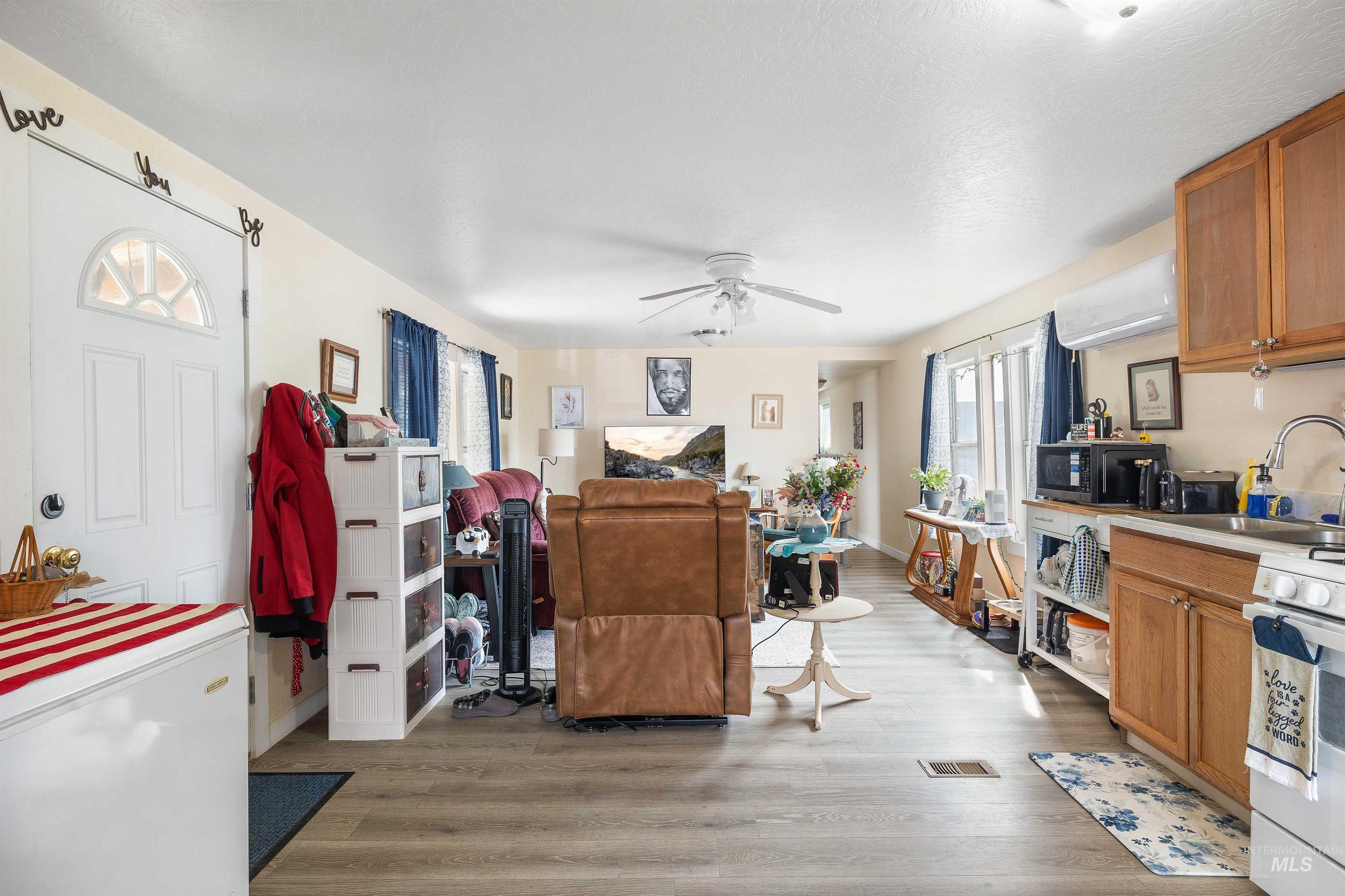 198 South Hills Rd #116, Twin Falls, Idaho 83301, 3 Bedrooms, 1 Bathroom, Residential For Sale, Price $70,000,MLS 98982943