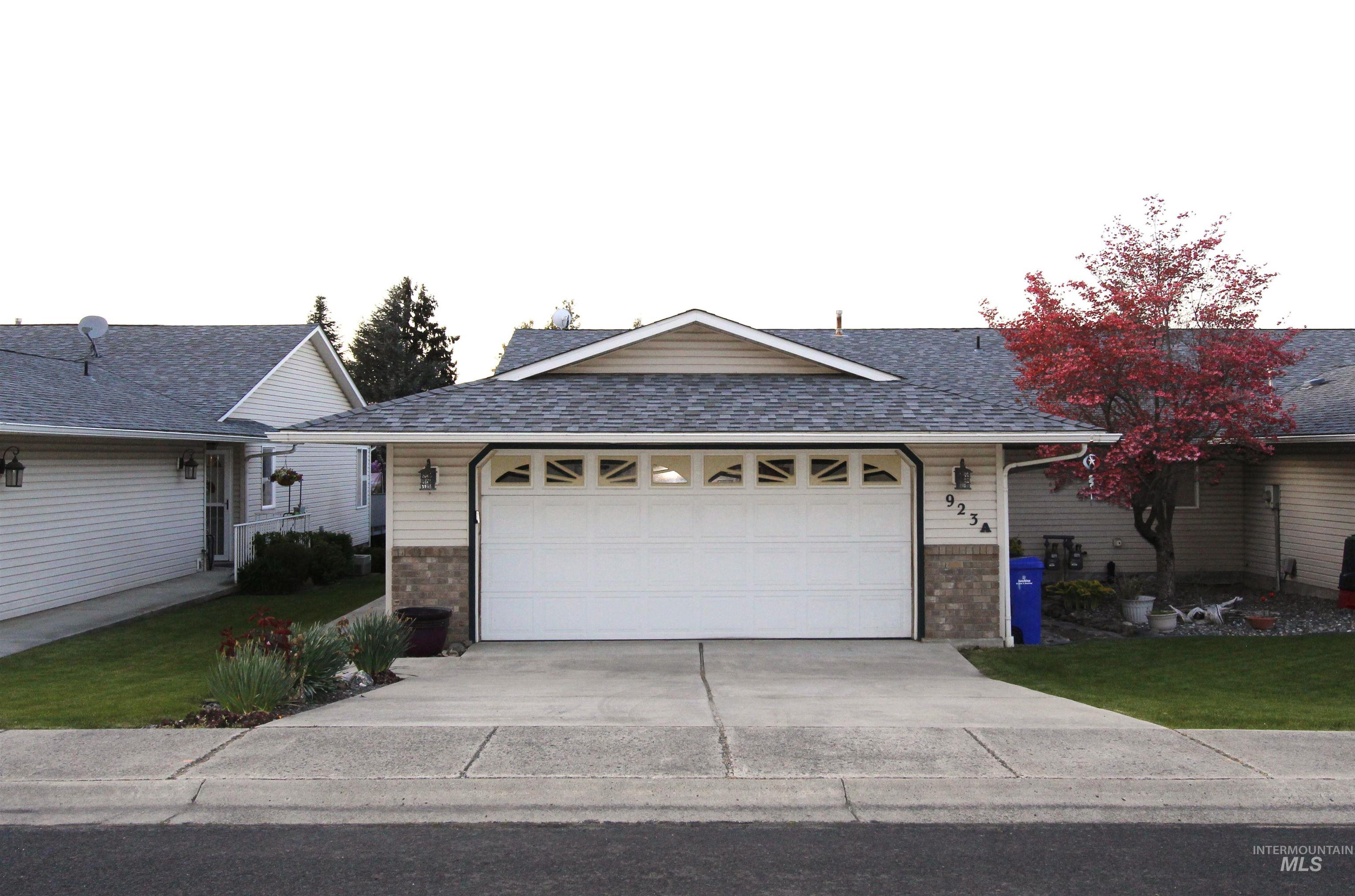 923 Stewart Ave, Lewiston, Idaho 83501, 2 Bedrooms, 2 Bathrooms, Residential For Sale, Price $325,000,MLS 98982945