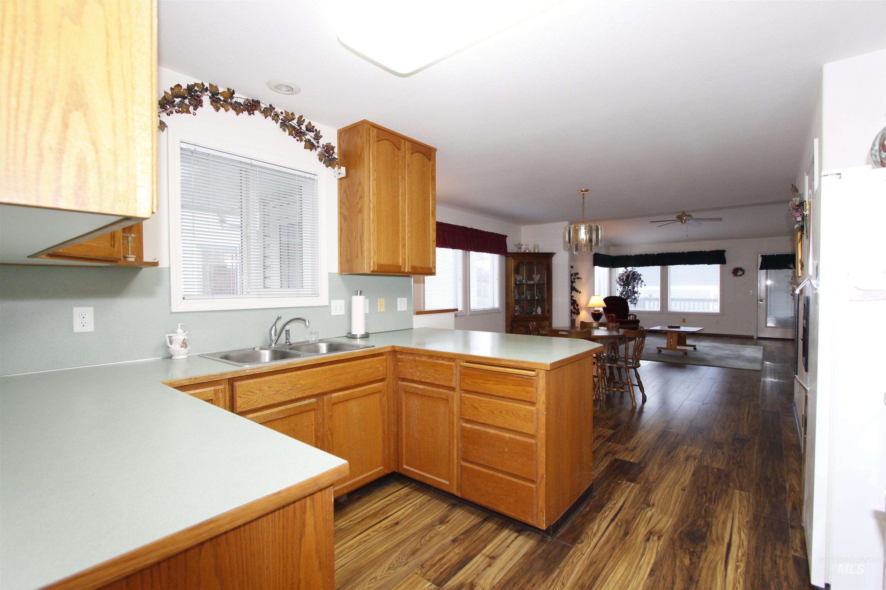 923 Stewart Ave, Lewiston, Idaho 83501, 2 Bedrooms, 2 Bathrooms, Residential For Sale, Price $325,000,MLS 98982945