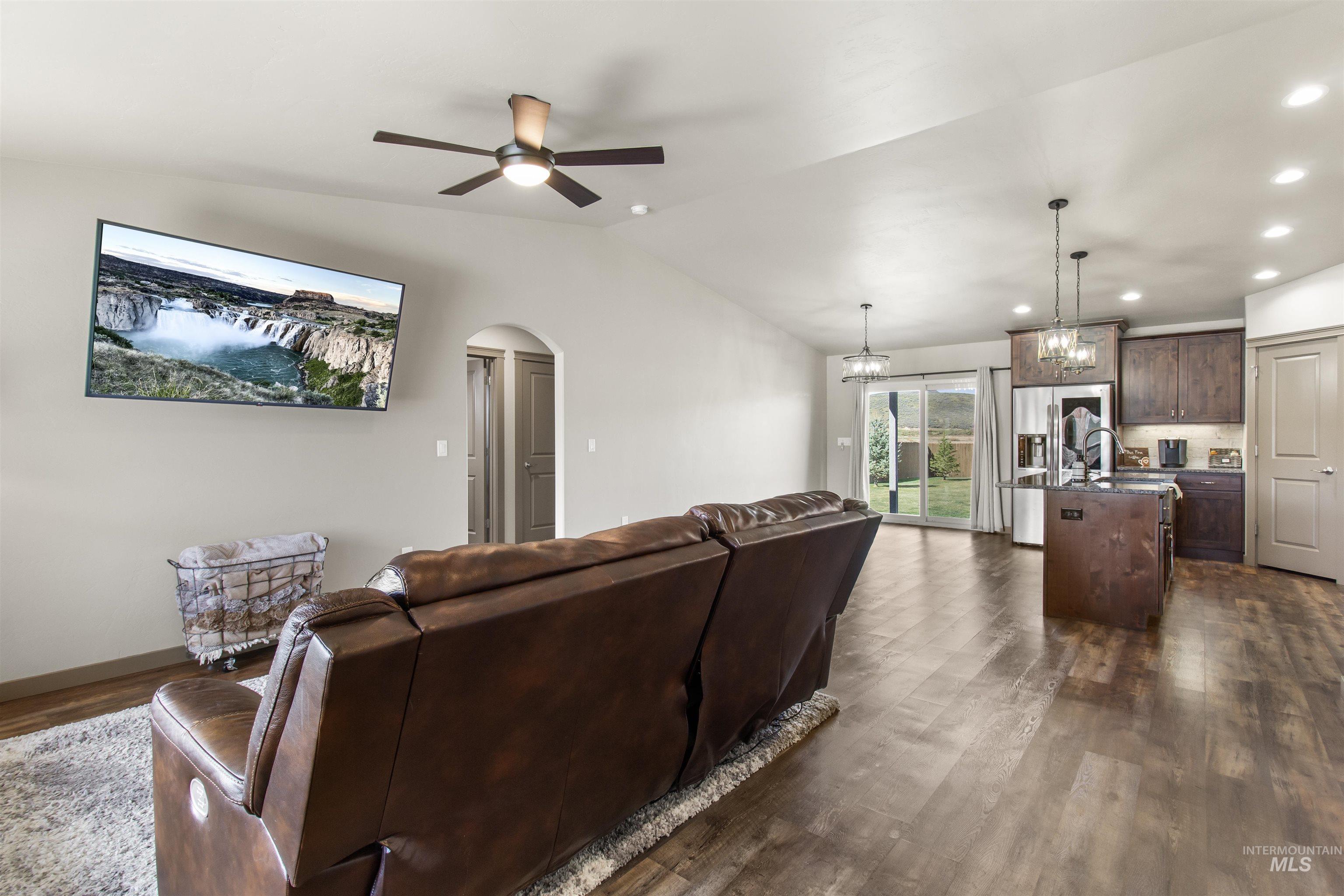 330 Greenfield Way., Carey, Idaho 83320, 3 Bedrooms, 2 Bathrooms, Residential For Sale, Price $619,500,MLS 98982951