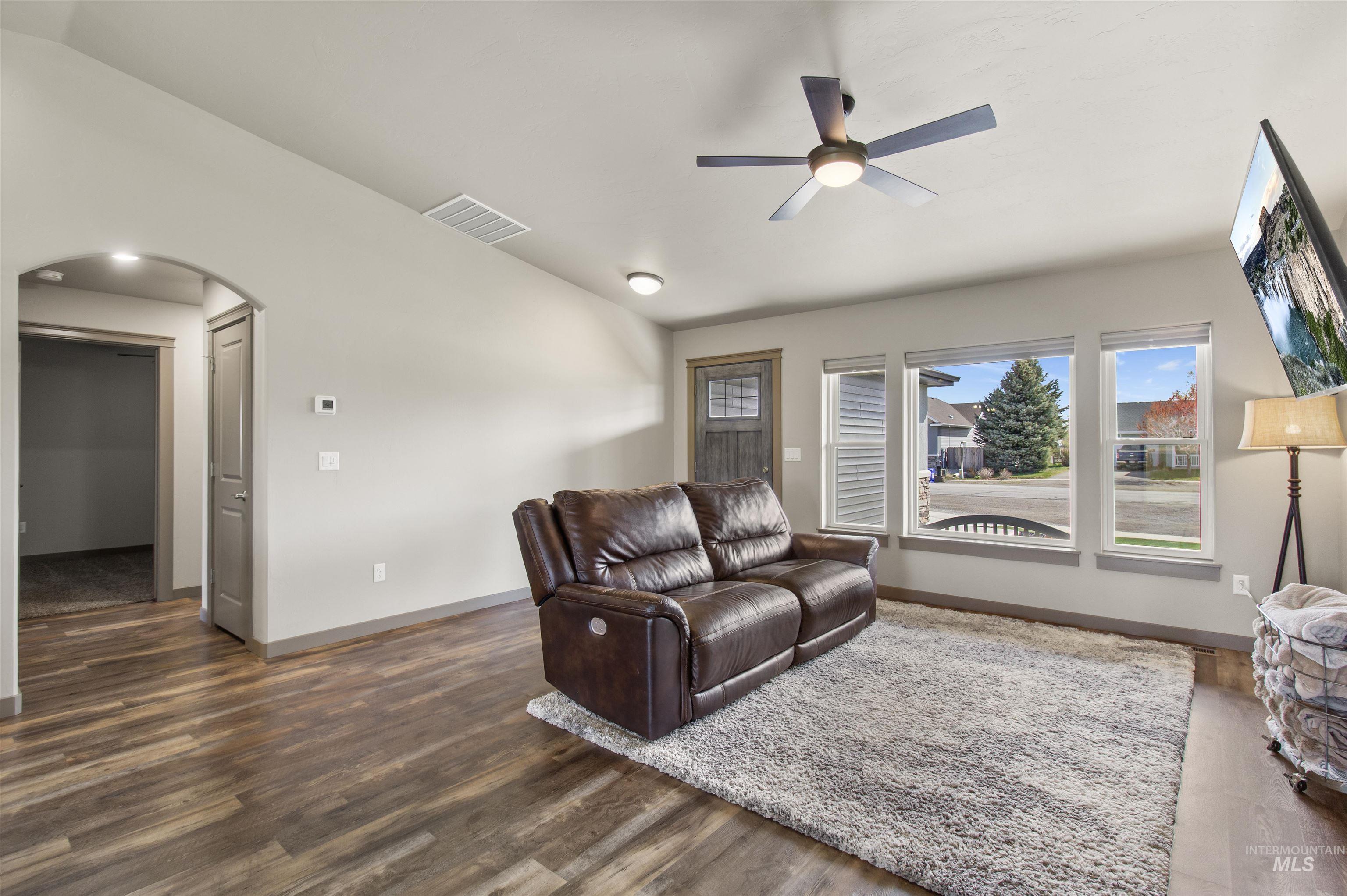 330 Greenfield Way., Carey, Idaho 83320, 3 Bedrooms, 2 Bathrooms, Residential For Sale, Price $619,500,MLS 98982951