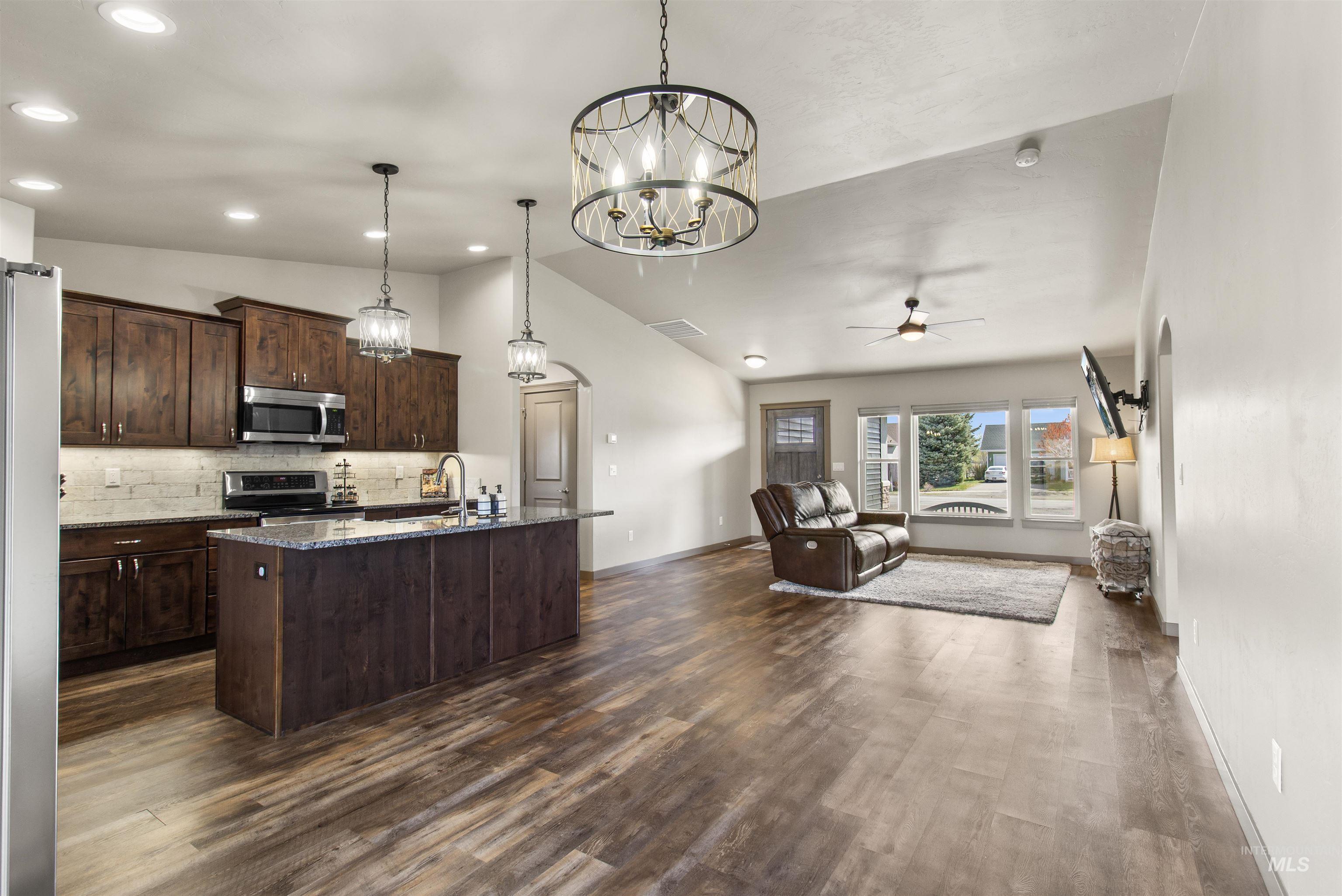 330 Greenfield Way., Carey, Idaho 83320, 3 Bedrooms, 2 Bathrooms, Residential For Sale, Price $619,500,MLS 98982951