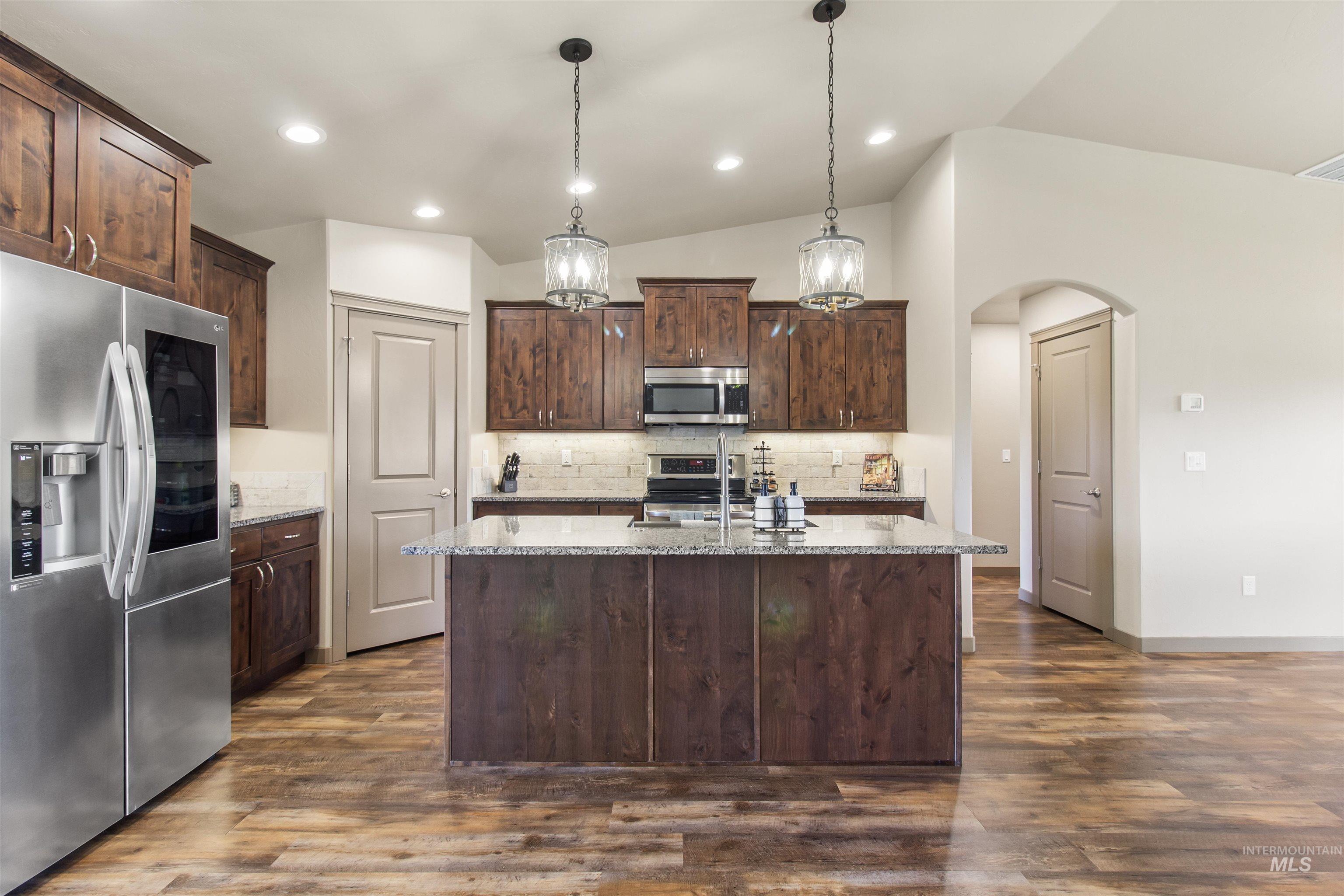 330 Greenfield Way., Carey, Idaho 83320, 3 Bedrooms, 2 Bathrooms, Residential For Sale, Price $619,500,MLS 98982951