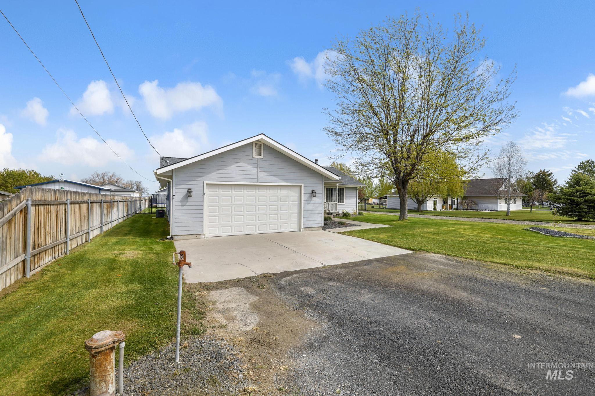 2324 Garey Ln, Filer, Idaho 83328-5543, 4 Bedrooms, 3 Bathrooms, Residential For Sale, Price $612,500,MLS 98982954