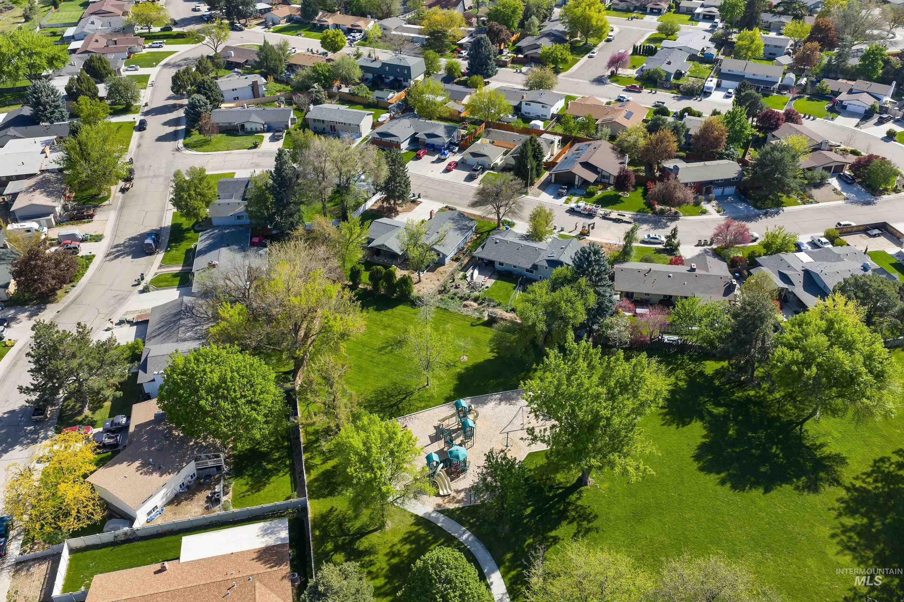 9522 W. Birmingham Dr., Boise, Idaho 83704, 4 Bedrooms, 3 Bathrooms, Residential For Sale, Price $589,900,MLS 98982955