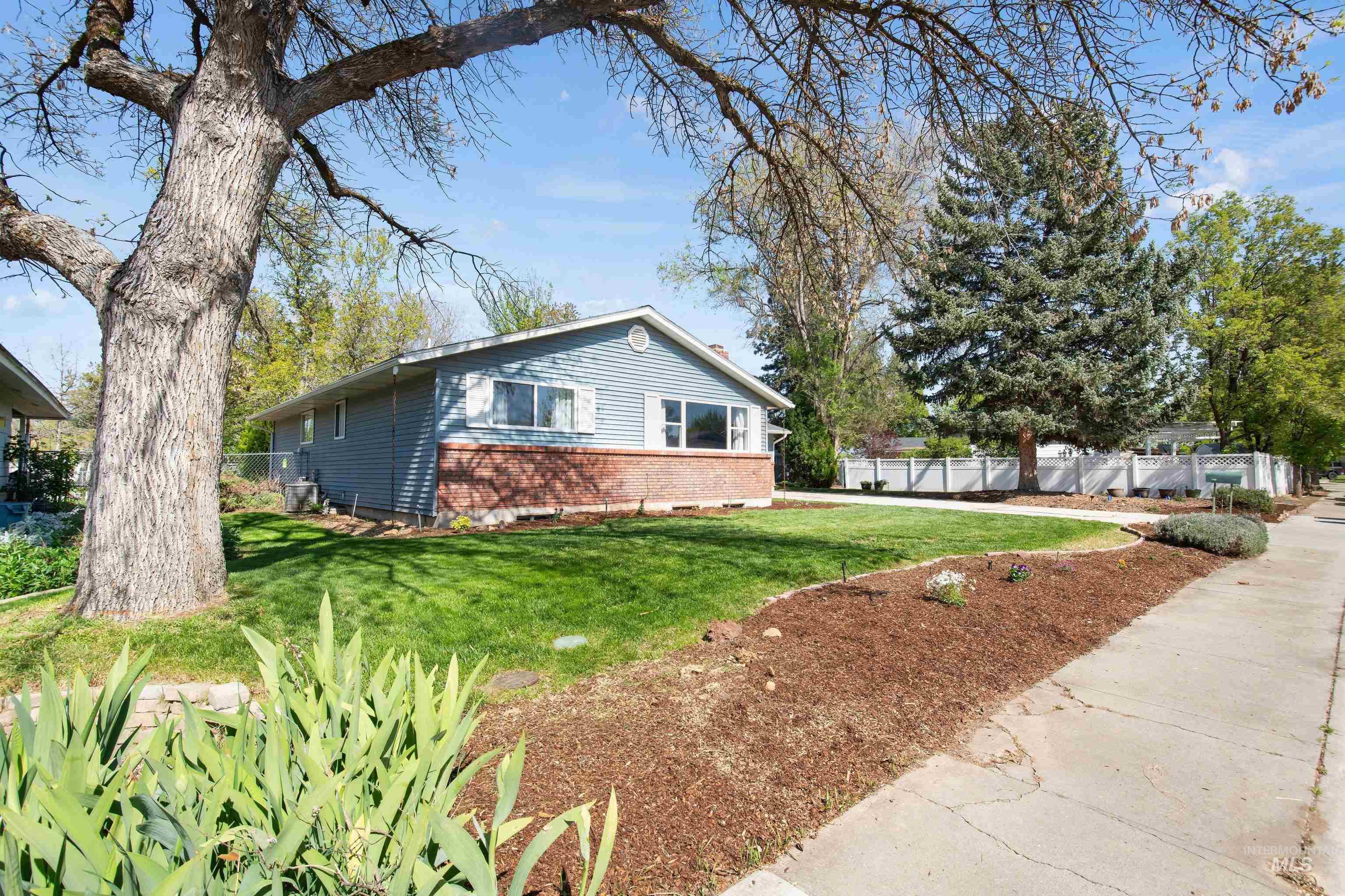 9522 W. Birmingham Dr., Boise, Idaho 83704, 4 Bedrooms, 3 Bathrooms, Residential For Sale, Price $589,900,MLS 98982955