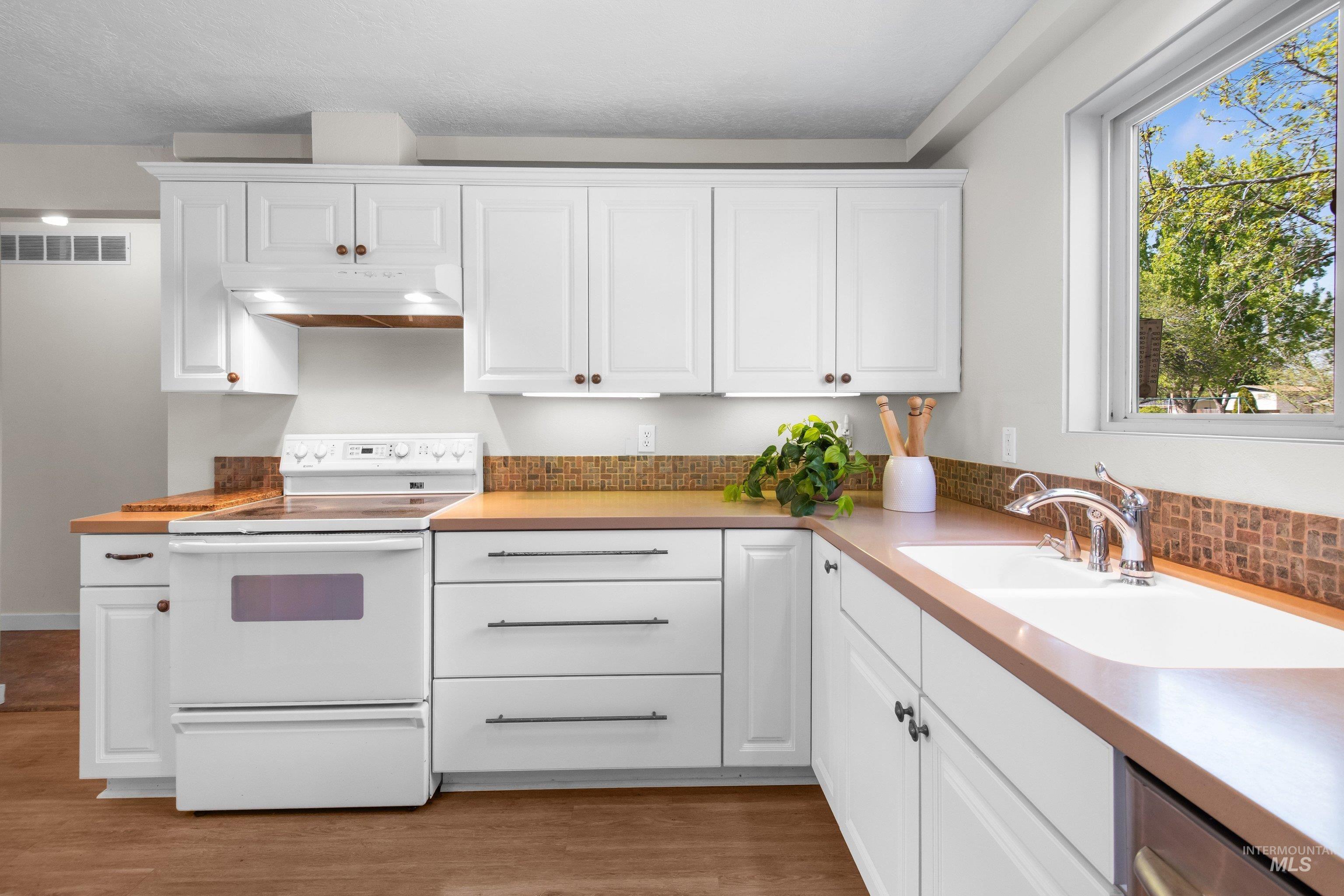 9522 W. Birmingham Dr., Boise, Idaho 83704, 4 Bedrooms, 3 Bathrooms, Residential For Sale, Price $589,900,MLS 98982955