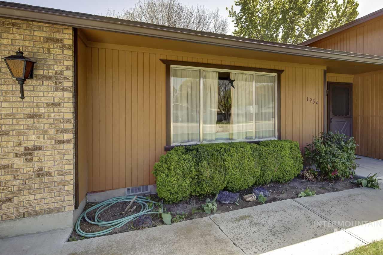 1954 S Denell Way, Boise, Idaho 83709, 5 Bedrooms, 2.5 Bathrooms, Residential For Sale, Price $530,000,MLS 98982959