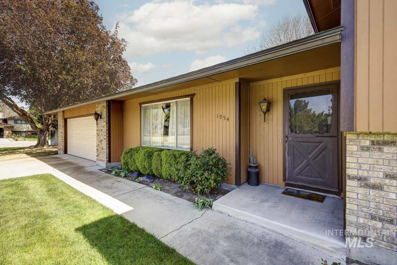 1954 S Denell Way, Boise, Idaho 83709, 5 Bedrooms, 2.5 Bathrooms, Residential For Sale, Price $530,000,MLS 98982959