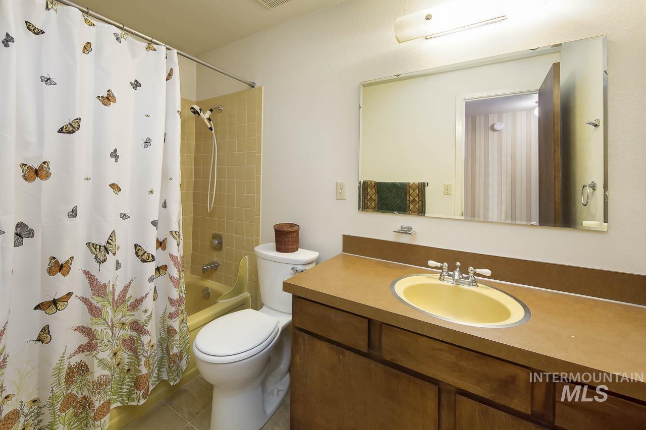 1954 S Denell Way, Boise, Idaho 83709, 5 Bedrooms, 2.5 Bathrooms, Residential For Sale, Price $530,000,MLS 98982959