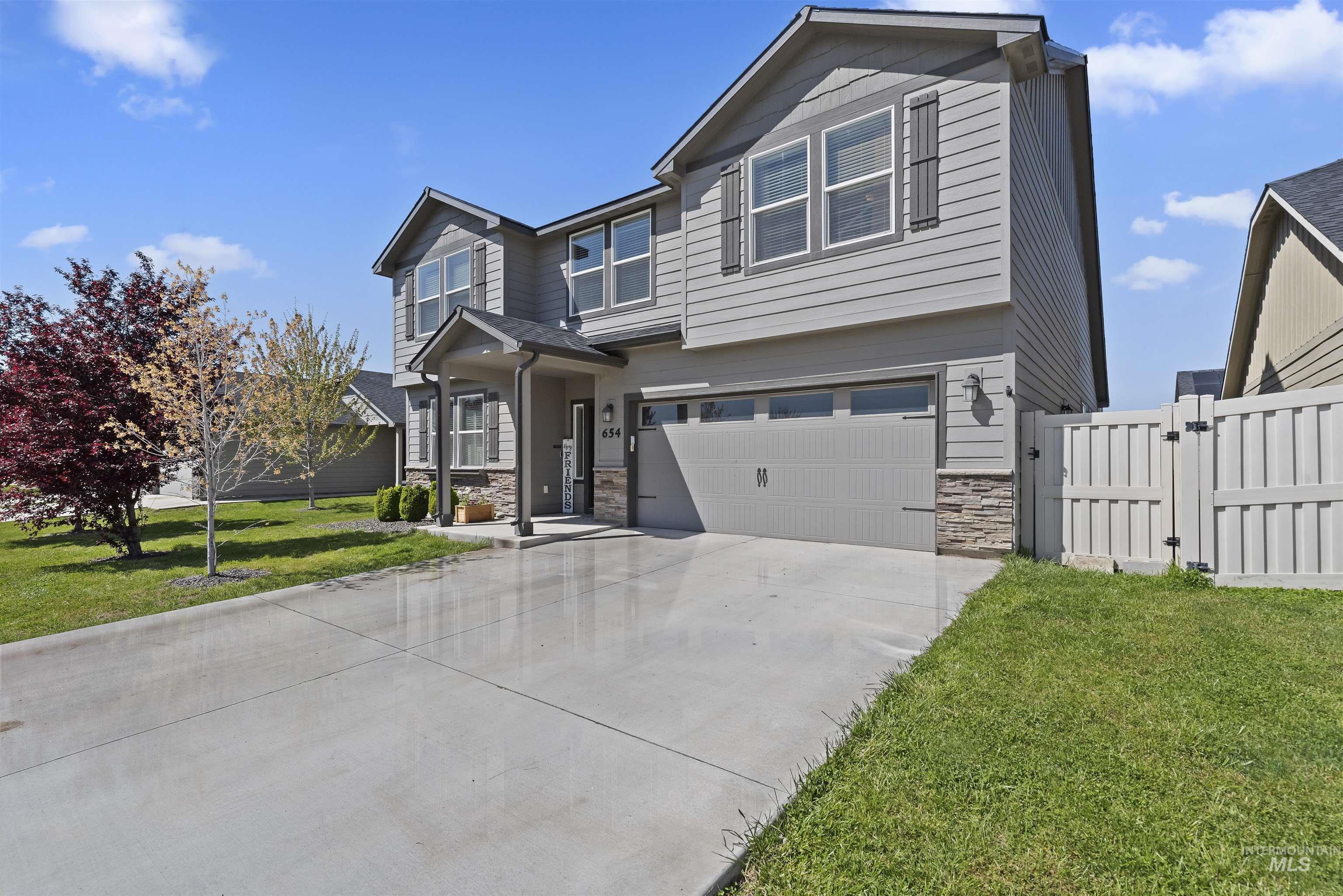 654 Diamond Lake St., Middleton, Idaho 83644, 4 Bedrooms, 2.5 Bathrooms, Residential For Sale, Price $495,000,MLS 98982960