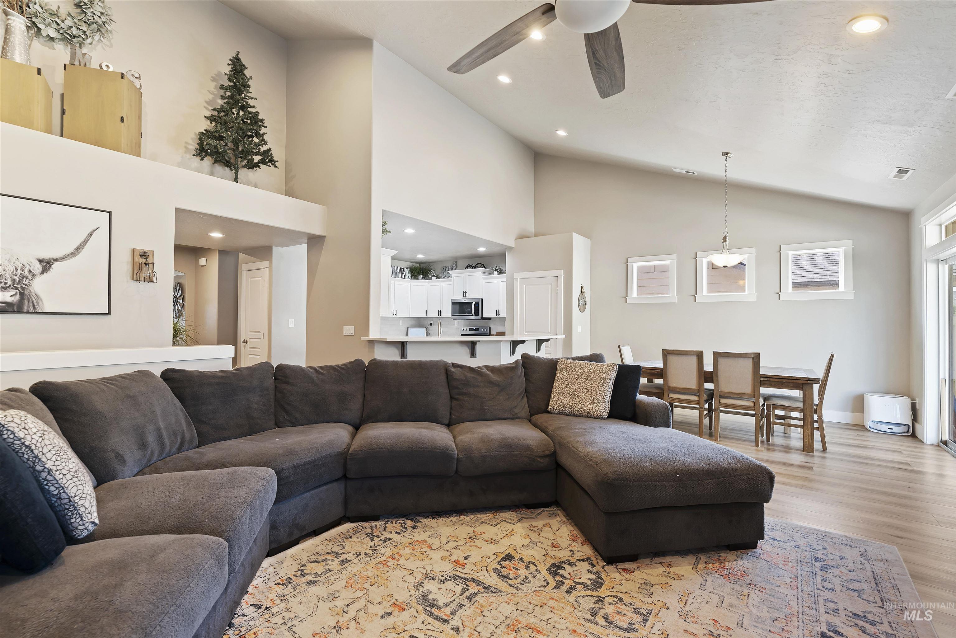 654 Diamond Lake St., Middleton, Idaho 83644, 4 Bedrooms, 2.5 Bathrooms, Residential For Sale, Price $495,000,MLS 98982960