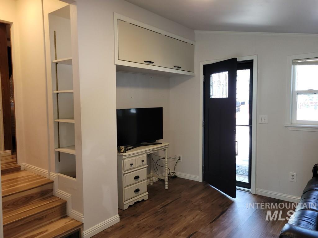 21 E Street, Cascade, Idaho 83611, 2 Bedrooms, 1 Bathroom, Residential For Sale, Price $239,900,MLS 98982968