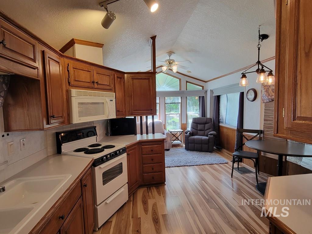 21 E Street, Cascade, Idaho 83611, 2 Bedrooms, 1 Bathroom, Residential For Sale, Price $239,900,MLS 98982968