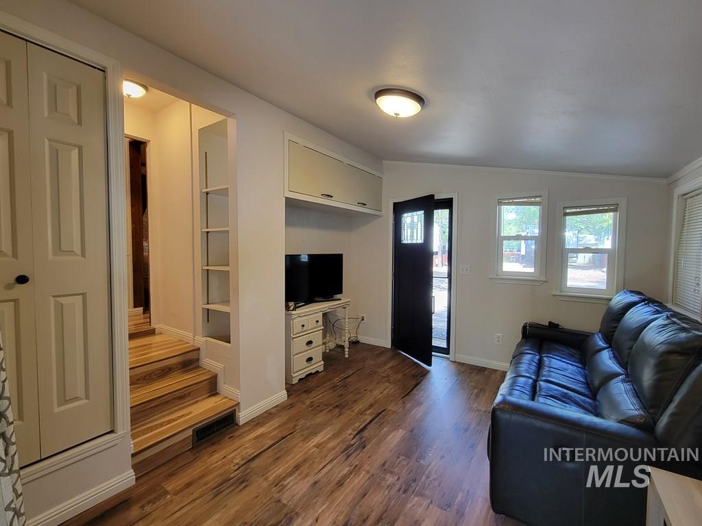 21 E Street, Cascade, Idaho 83611, 2 Bedrooms, 1 Bathroom, Residential For Sale, Price $239,900,MLS 98982968