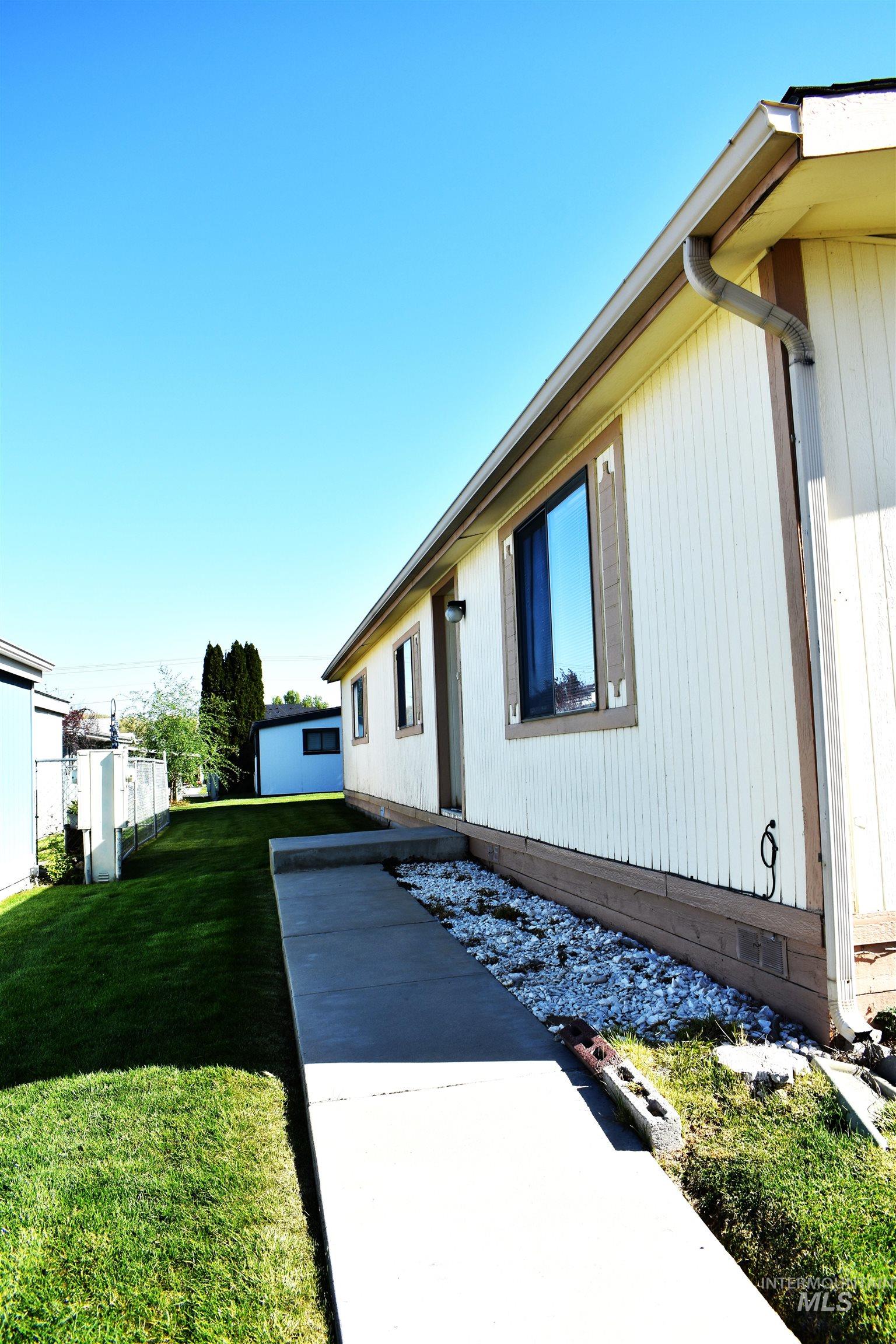 1907 West Flamingo Ave, Nampa, Idaho 83651, 2 Bedrooms, 2 Bathrooms, Residential For Sale, Price $164,900,MLS 98982969